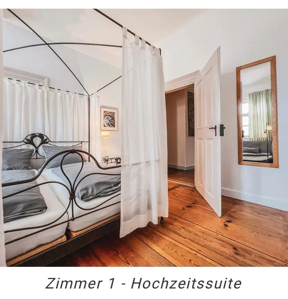 Bed in Hotel Weinstube am Markt