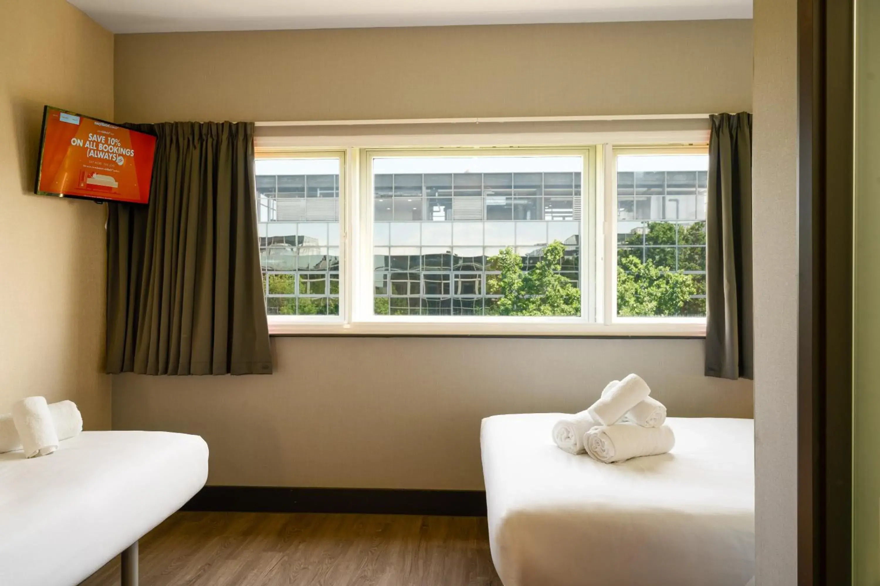 Family, Bed in easyHotel Milton Keynes Family, Bed in easyHotel Milton Keynes