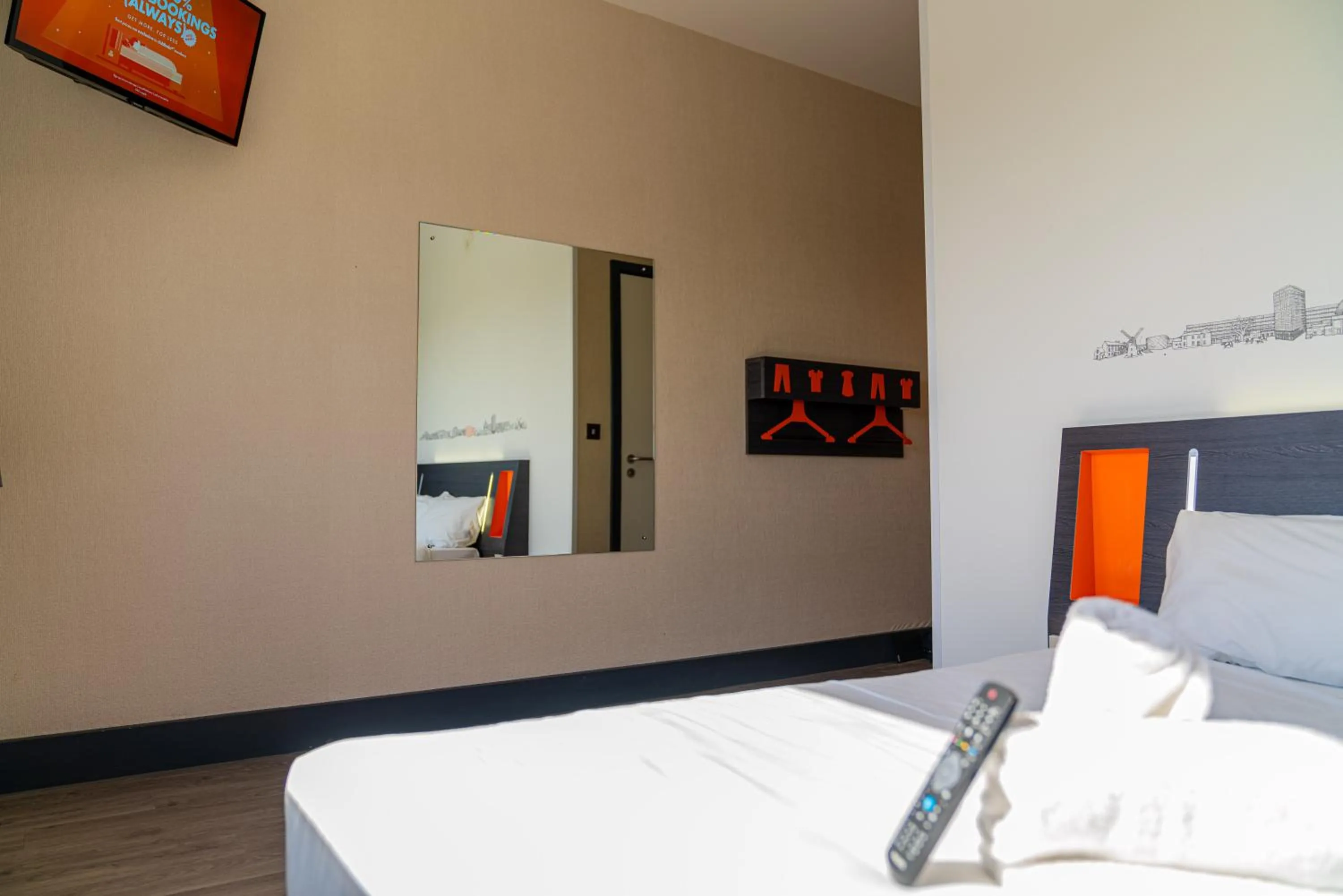 Bedroom, Bed in easyHotel Milton Keynes