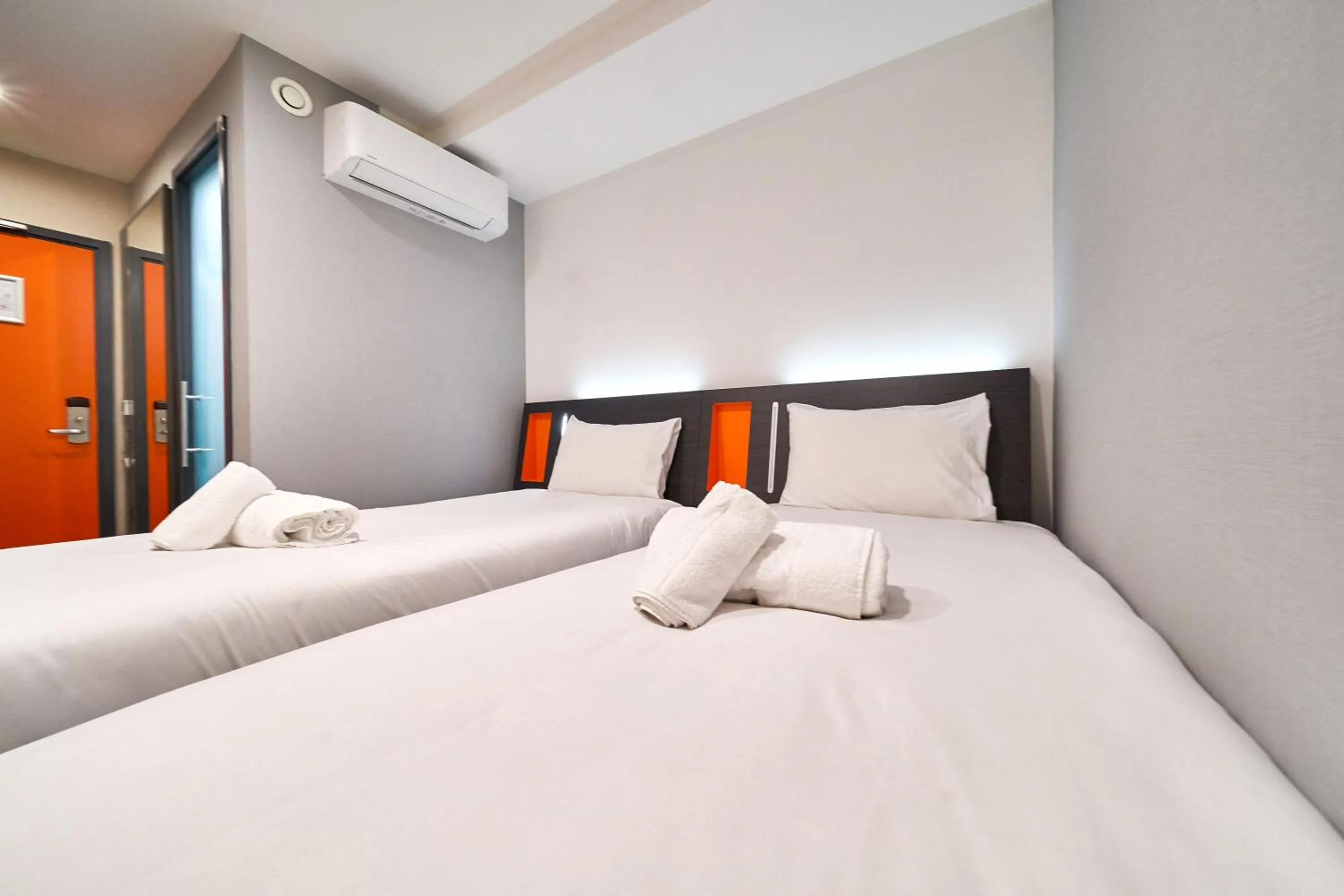 Bedroom, Bed in easyHotel Milton Keynes