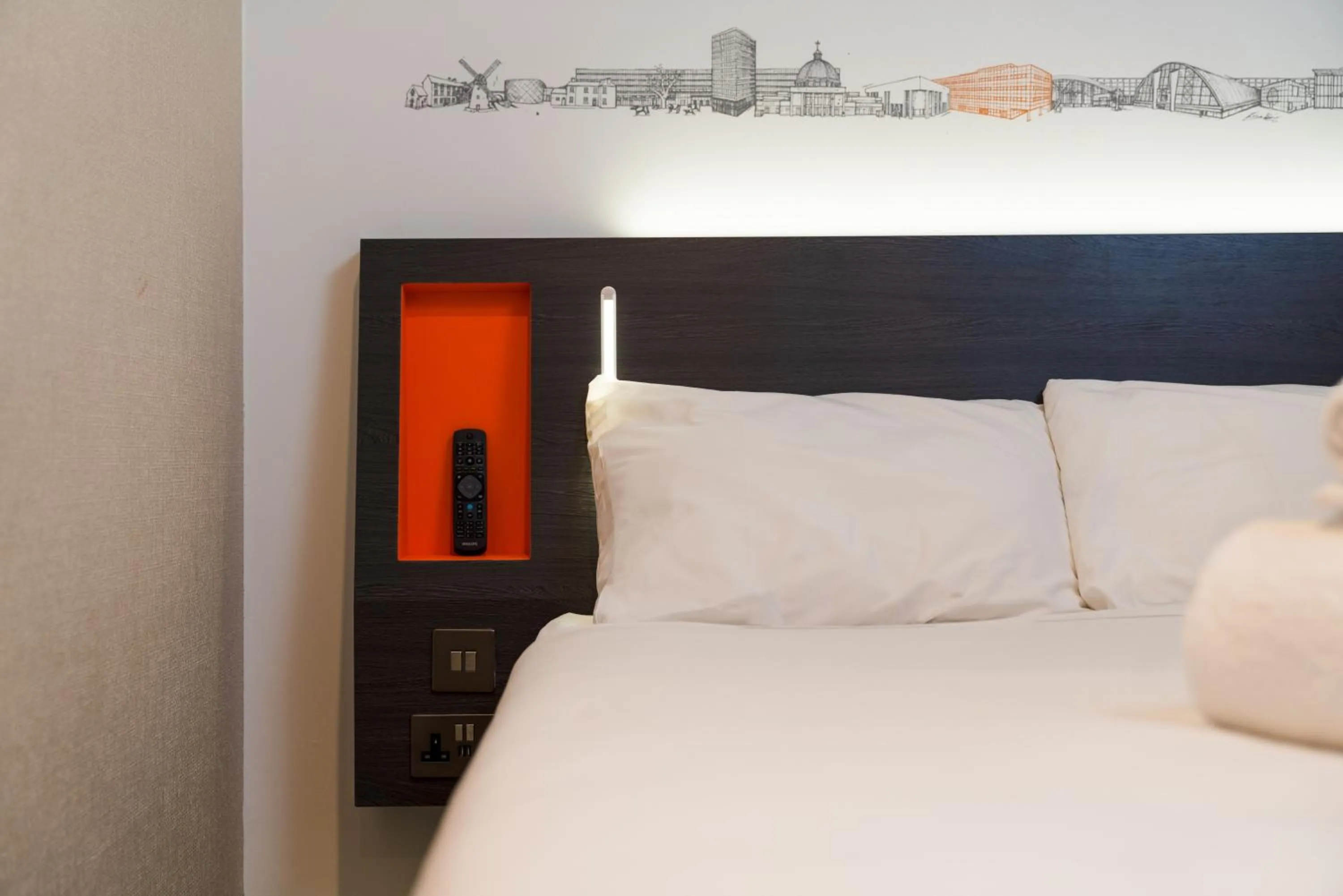 Bedroom, Bed in easyHotel Milton Keynes