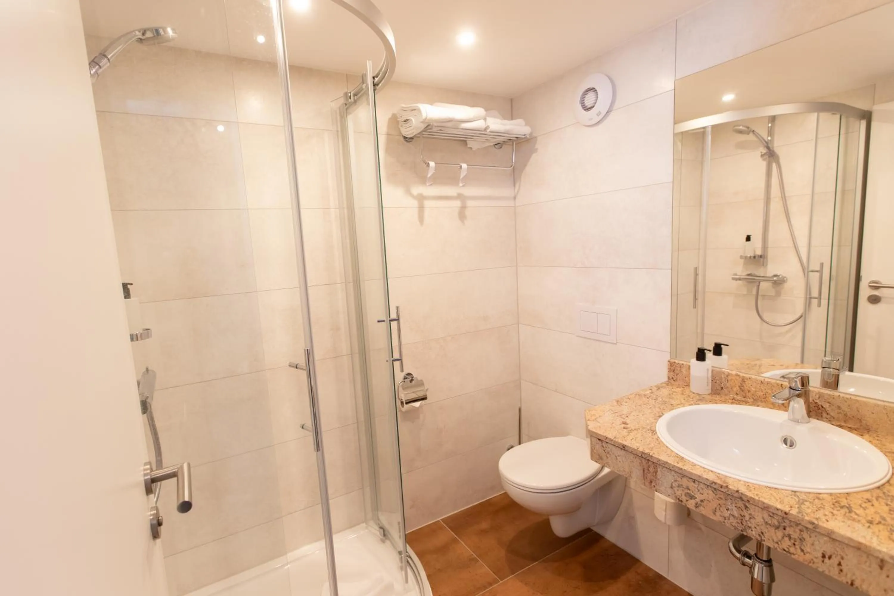 Shower in Hotel Gasthof Gose