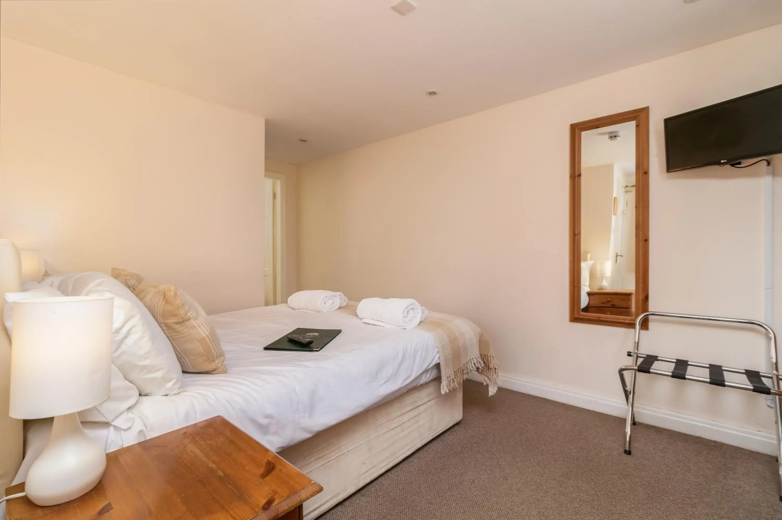 Small Double Room in The Royal Oak Small Double Room in The Royal Oak