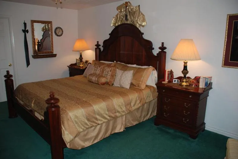 Bed in Novel House Inn at Zion