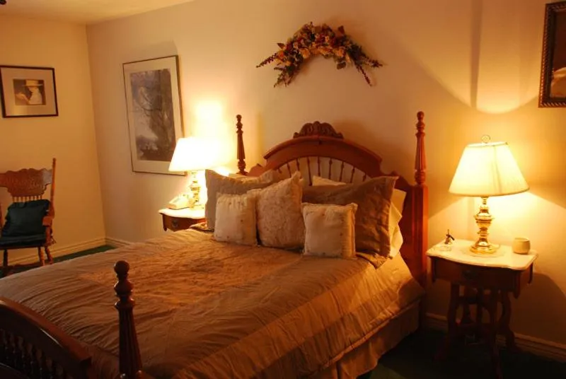 Bed in Novel House Inn at Zion