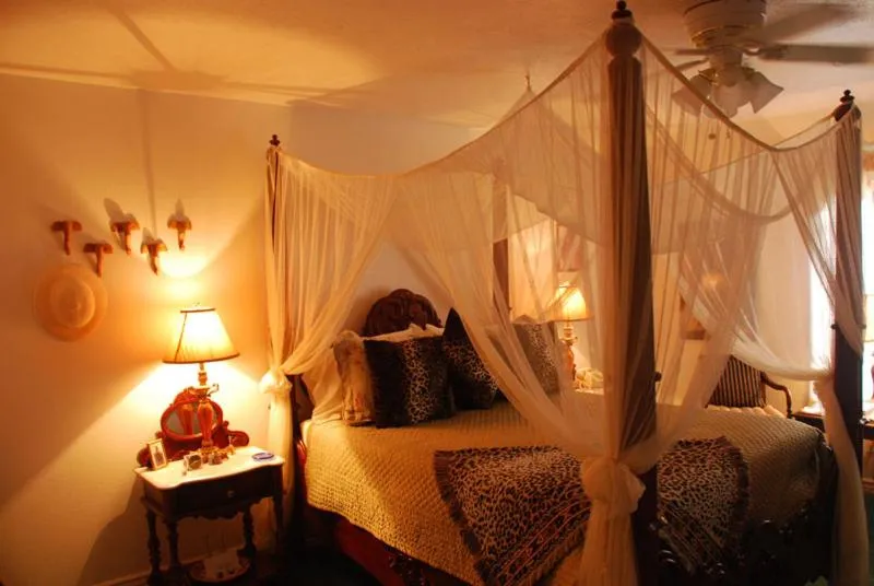 Bed in Novel House Inn at Zion