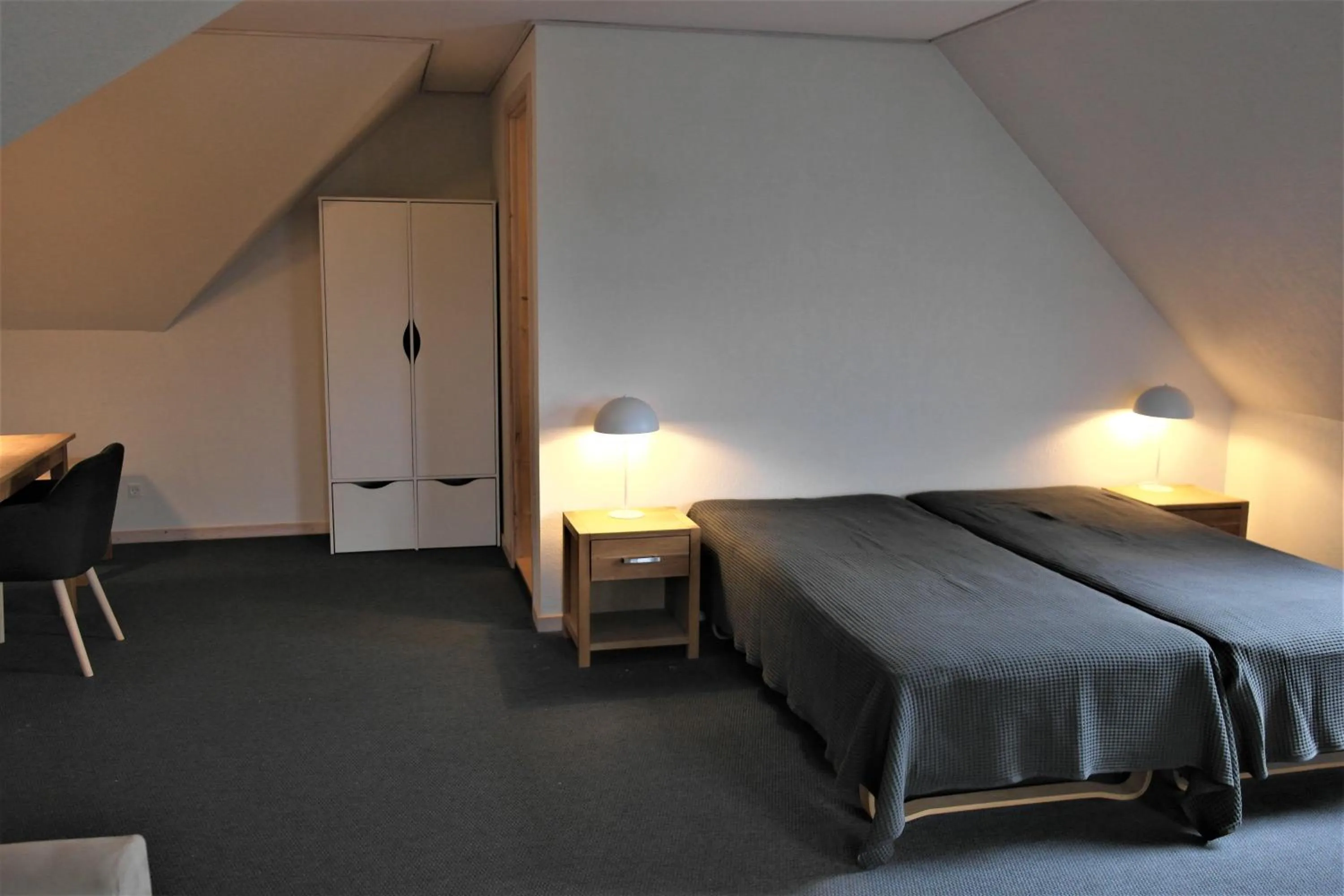 Photo of the whole room, Bed in Skjoldbjerg Garnihotel