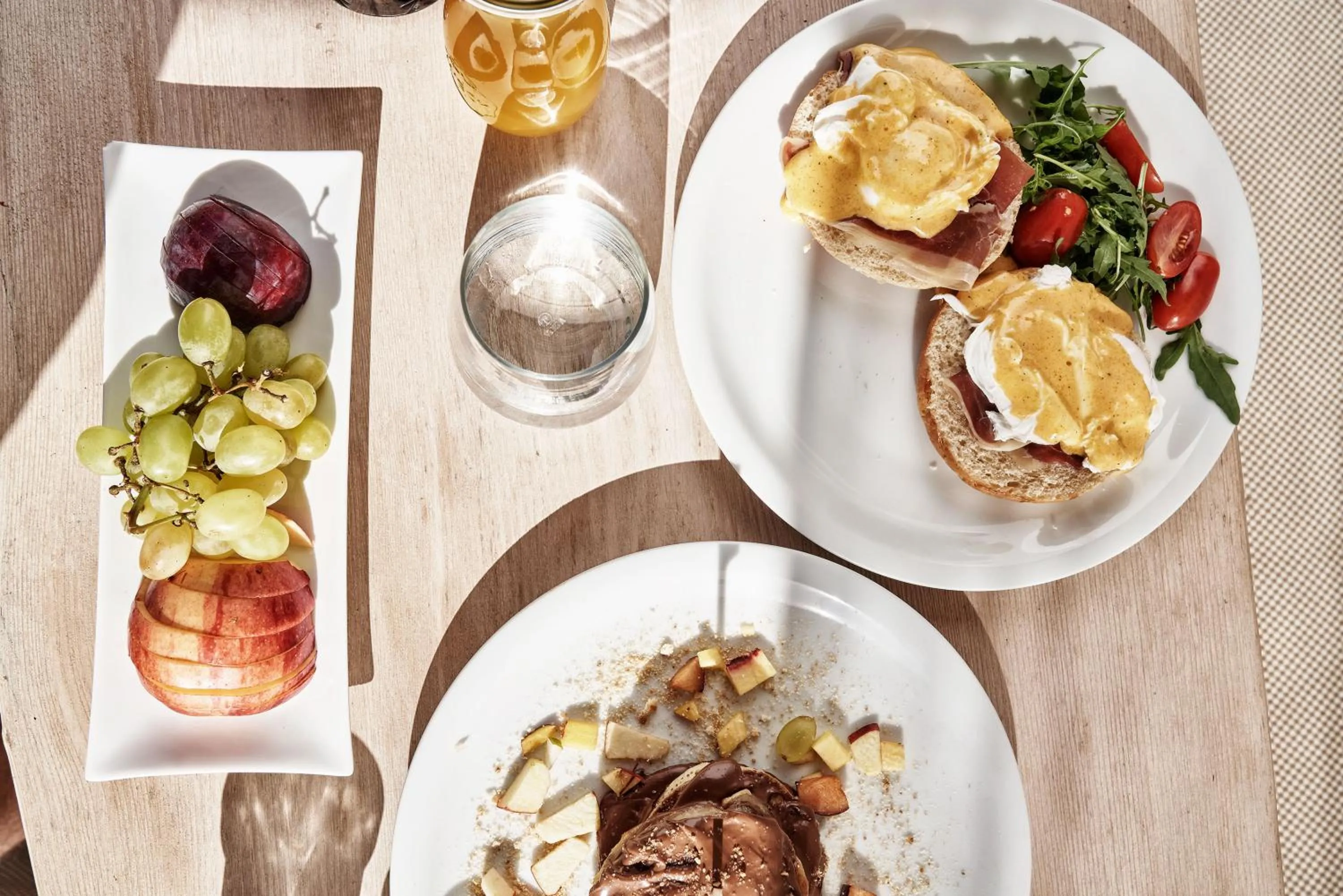 Food and drinks in Volcano Luxury Suites Milos - Adults Only