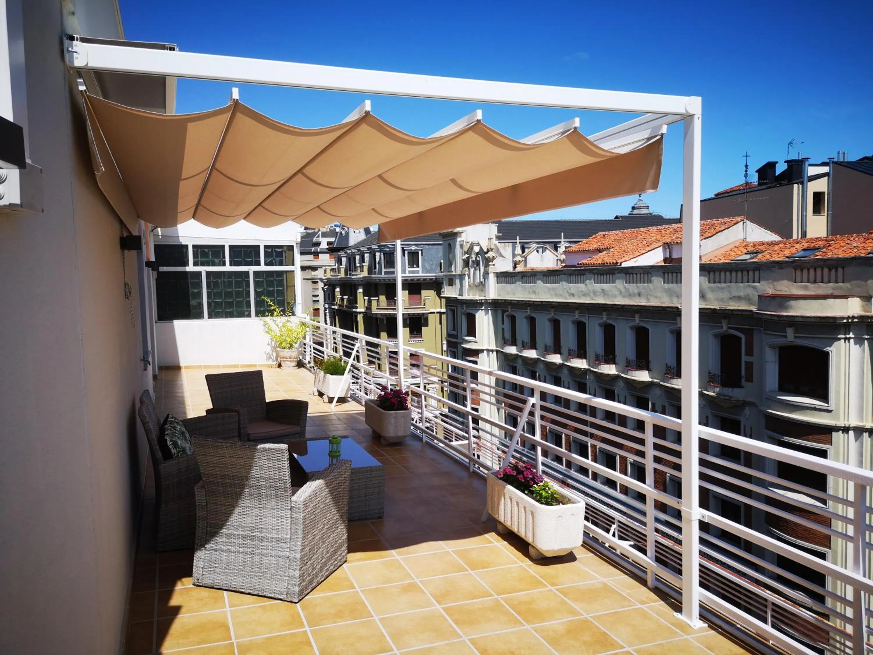 BURGO NUEVO Ático de lujo en pleno centro con terraza y vistas by leonapartamentos