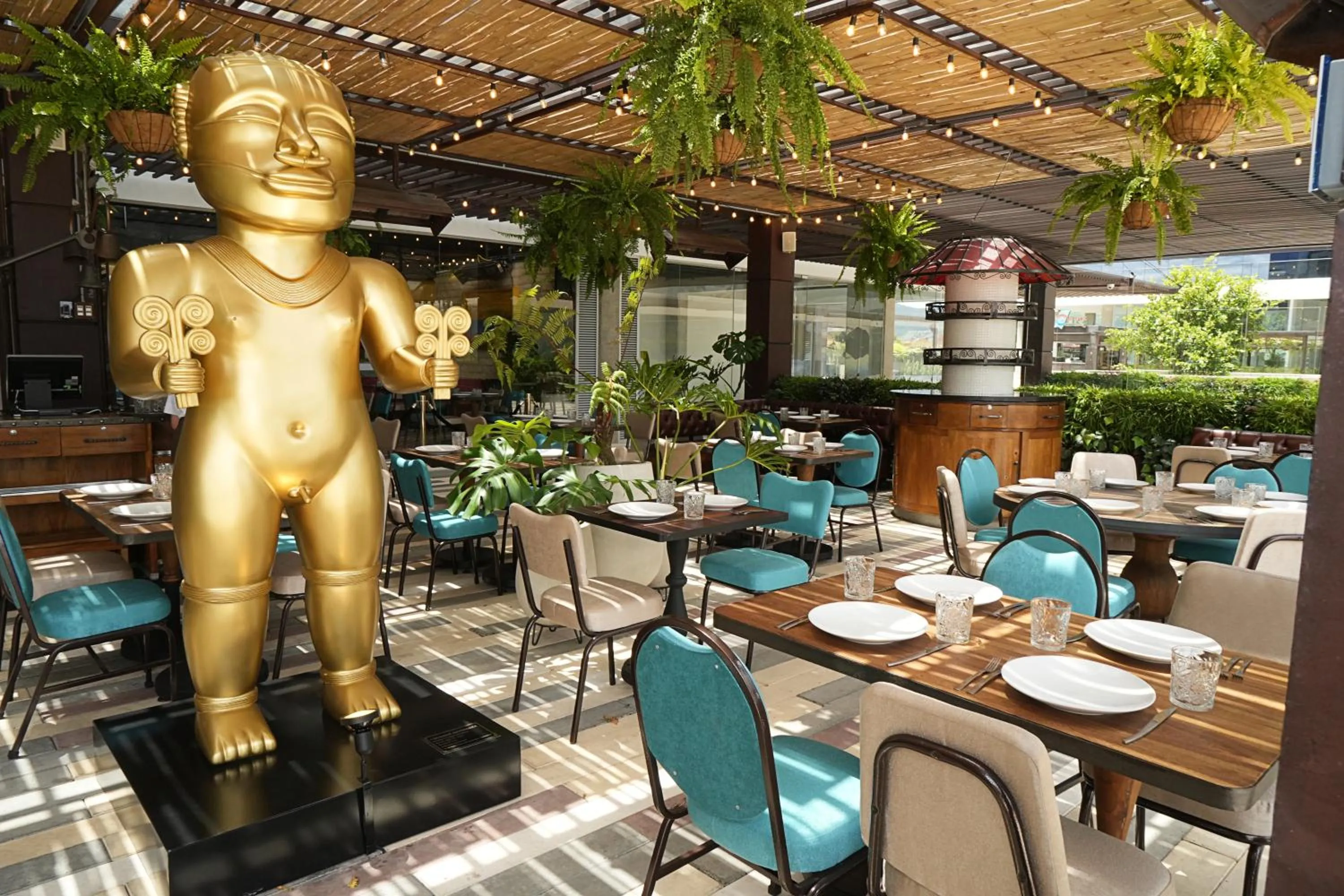 Restaurant/places to eat in Hotel Sabana Park