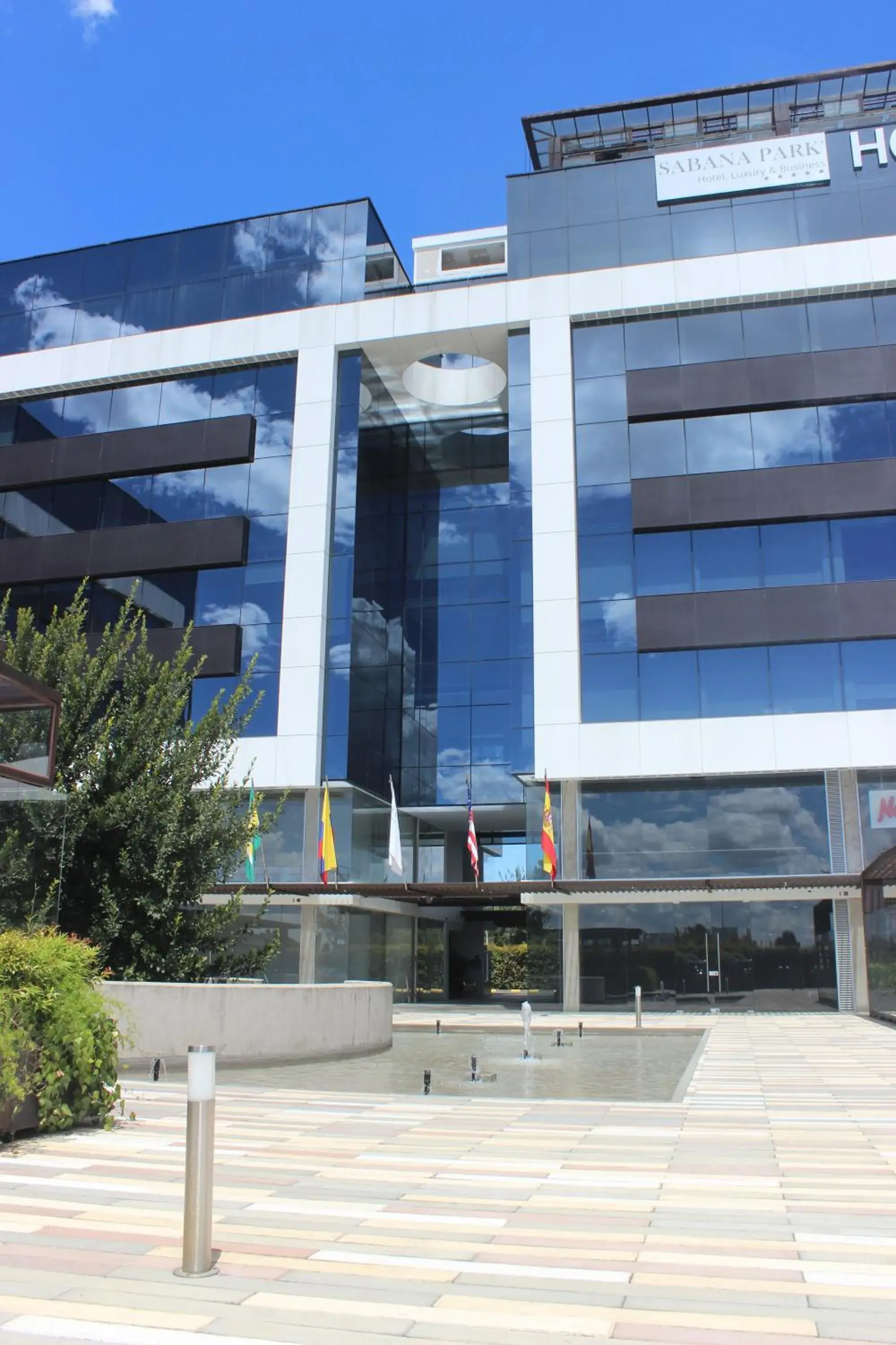 Property building in Hotel Sabana Park Property building in Hotel Sabana Park