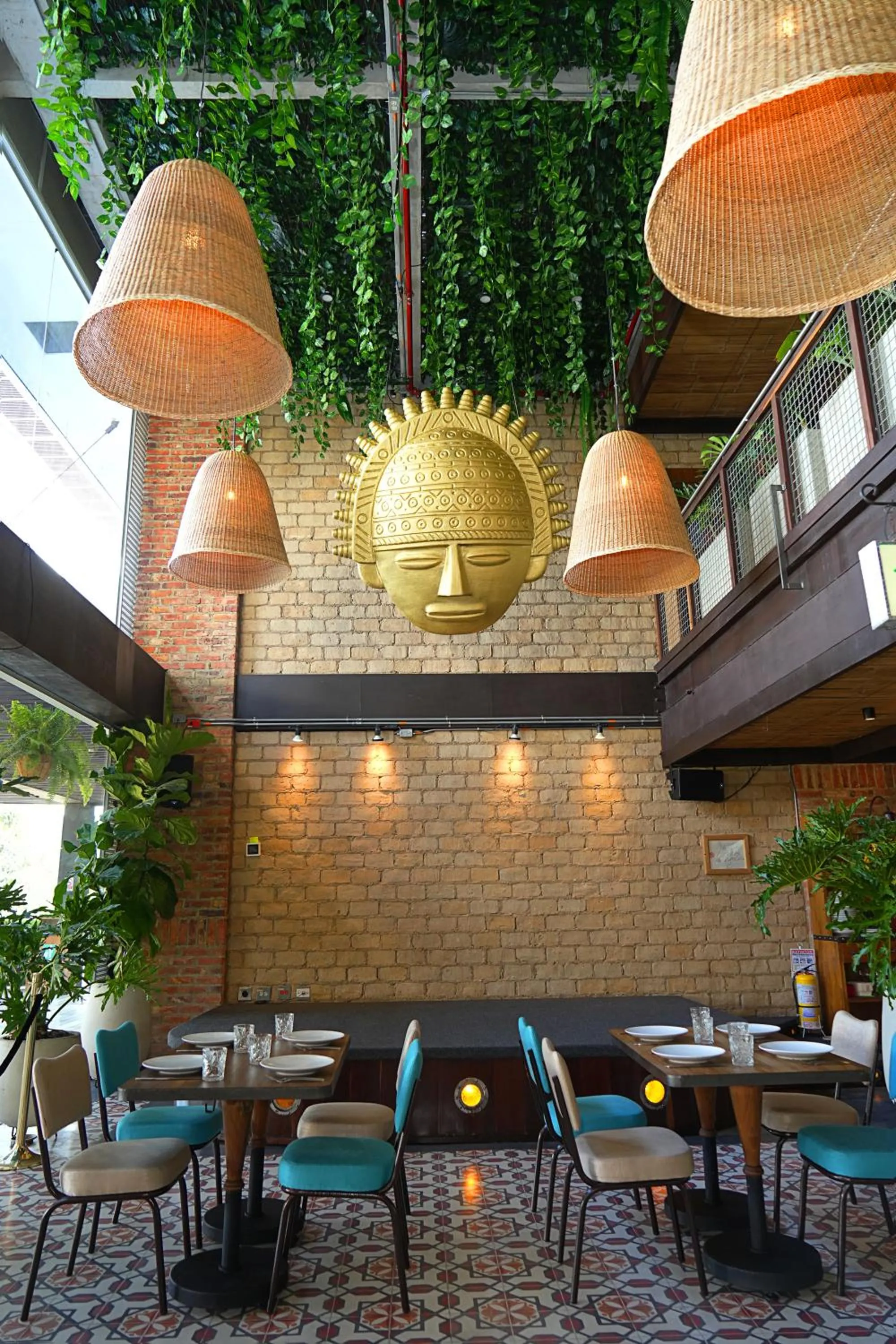 Restaurant/places to eat in Hotel Sabana Park