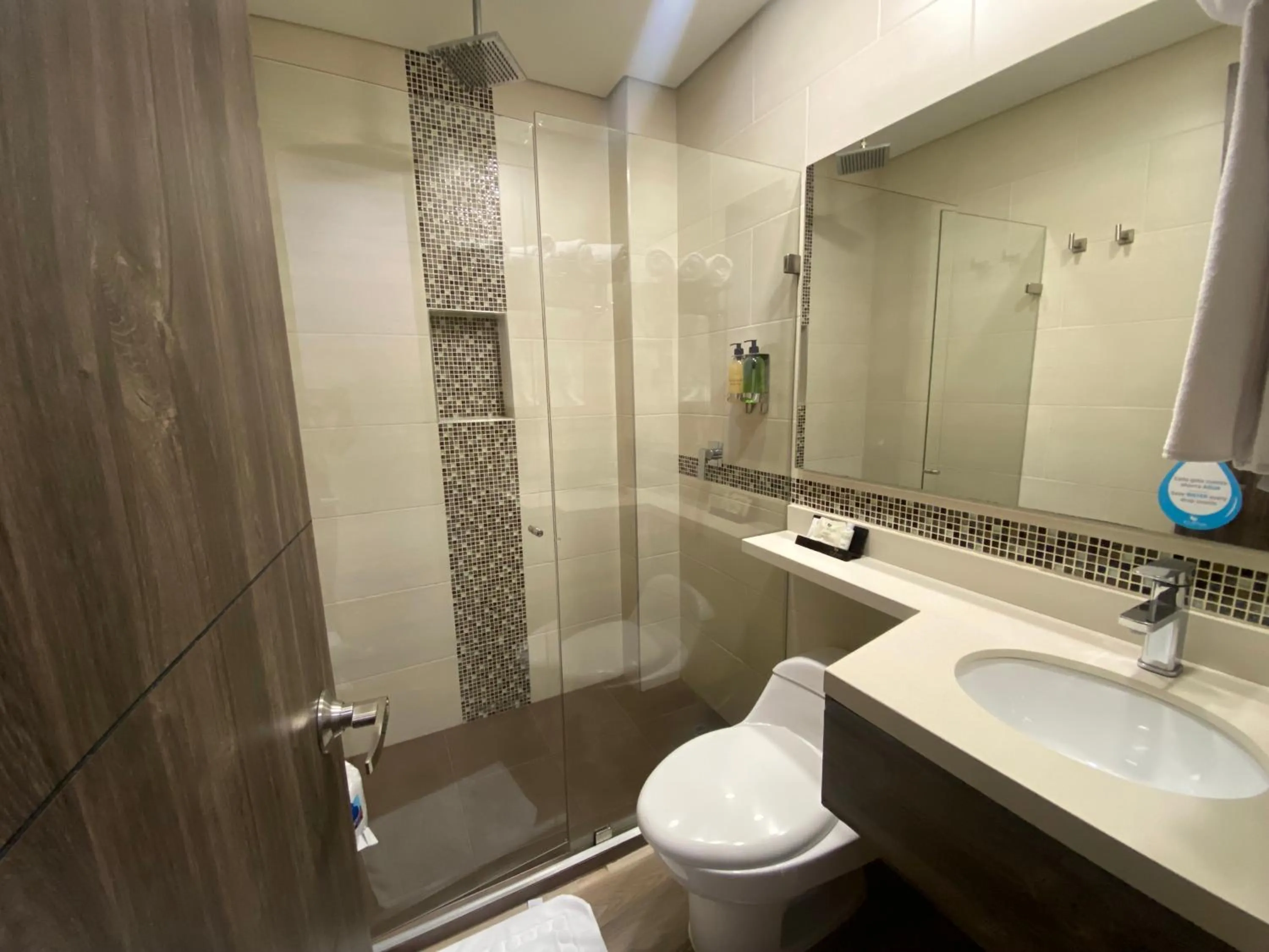 Shower in EcoHub Hotel Medellin
