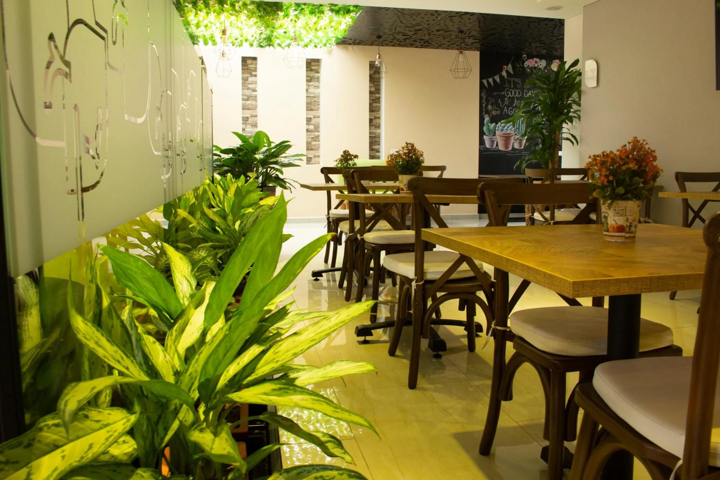 Restaurant/places to eat in EcoHub Hotel Medellin