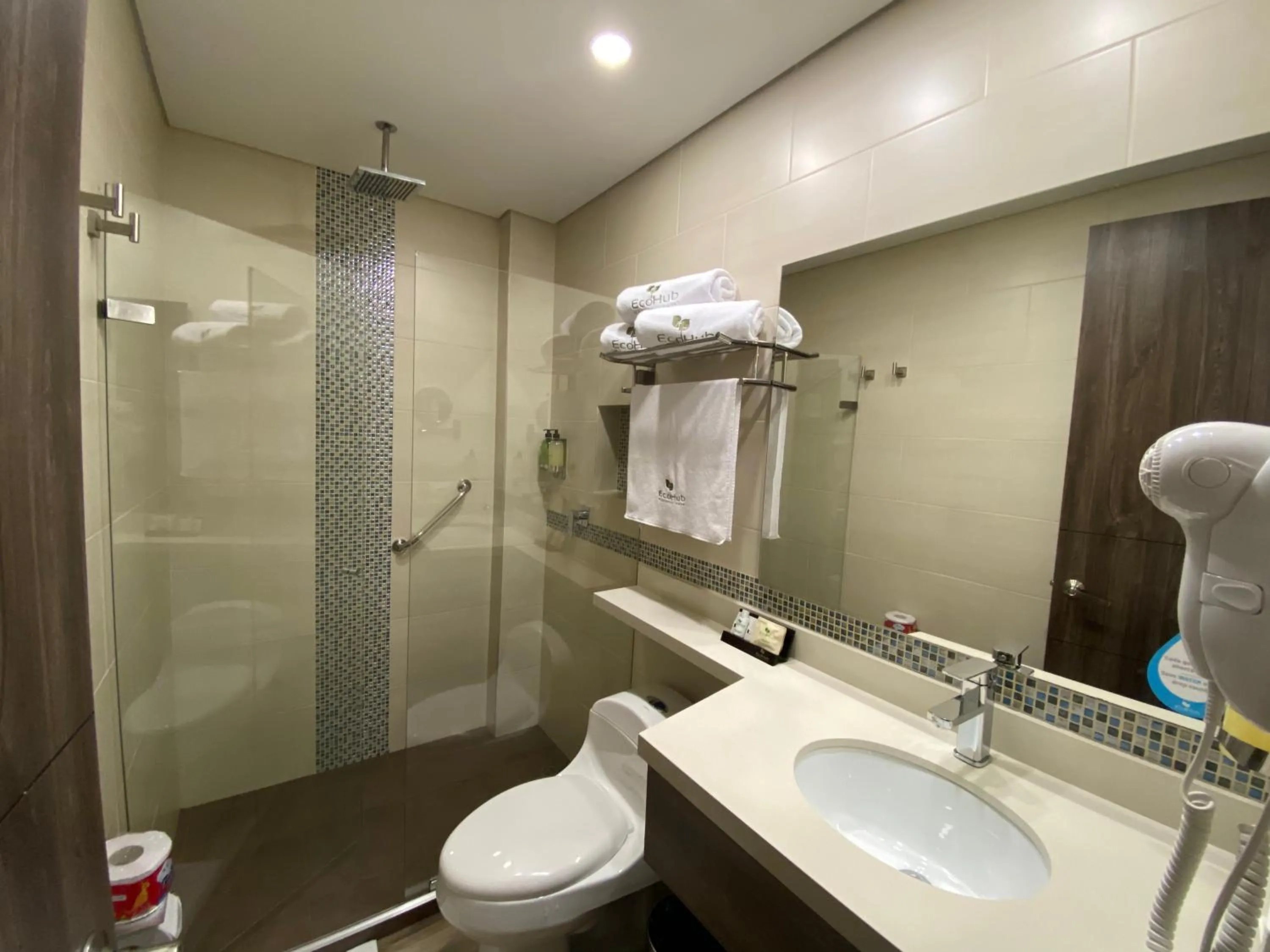 Shower in EcoHub Hotel Medellin