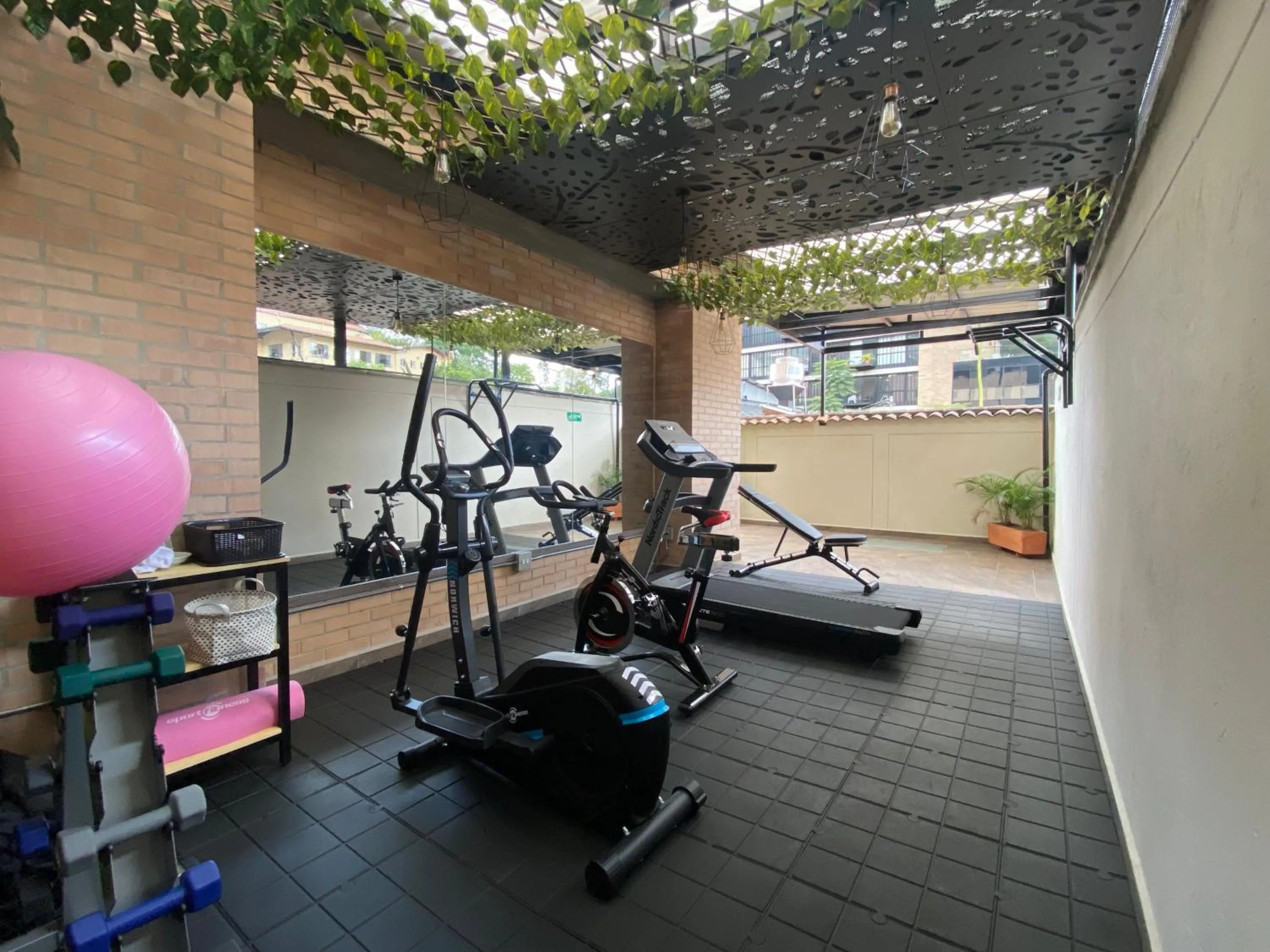 Fitness centre/facilities in EcoHub Hotel Medellin