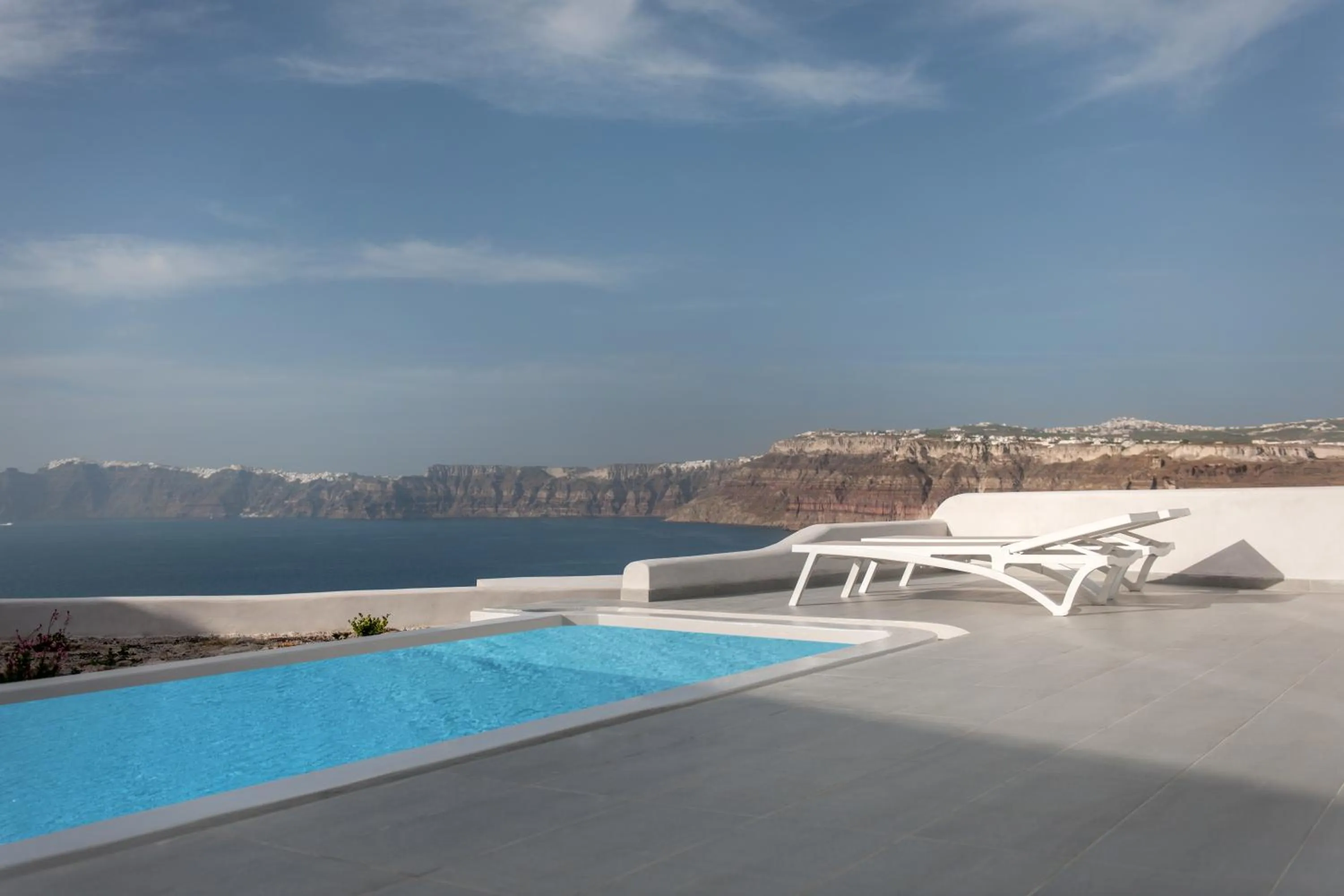 Swimming pool in Avatar Suites