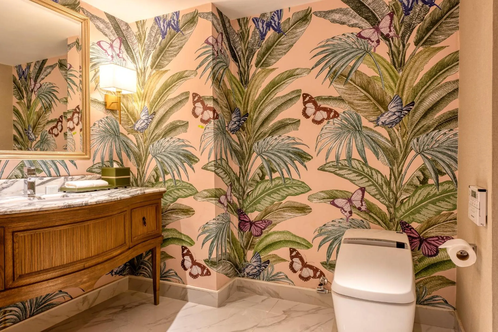 Toilet in Mövenpick BDMS Wellness Resort Bangkok