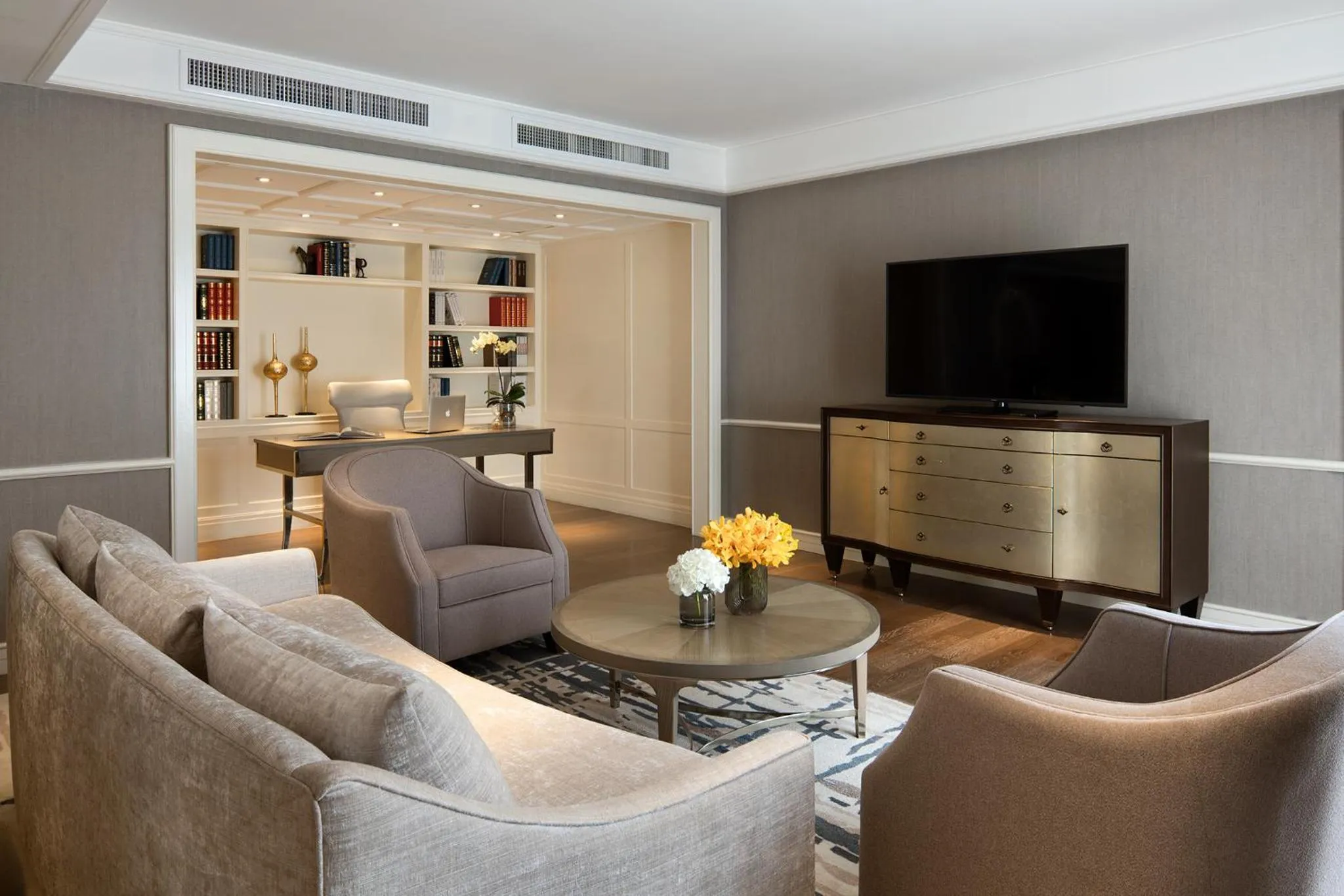 Living room in Mövenpick BDMS Wellness Resort Bangkok