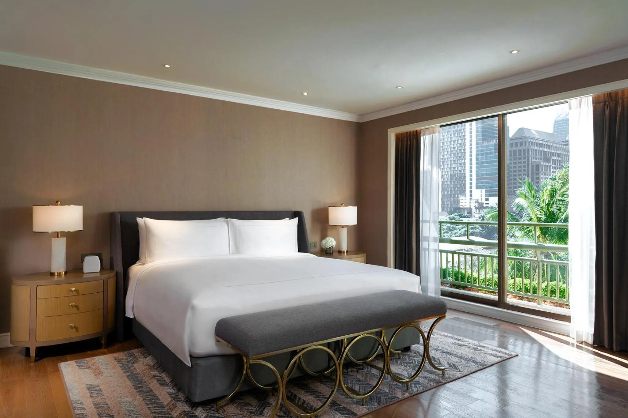 Bed in Mövenpick BDMS Wellness Resort Bangkok