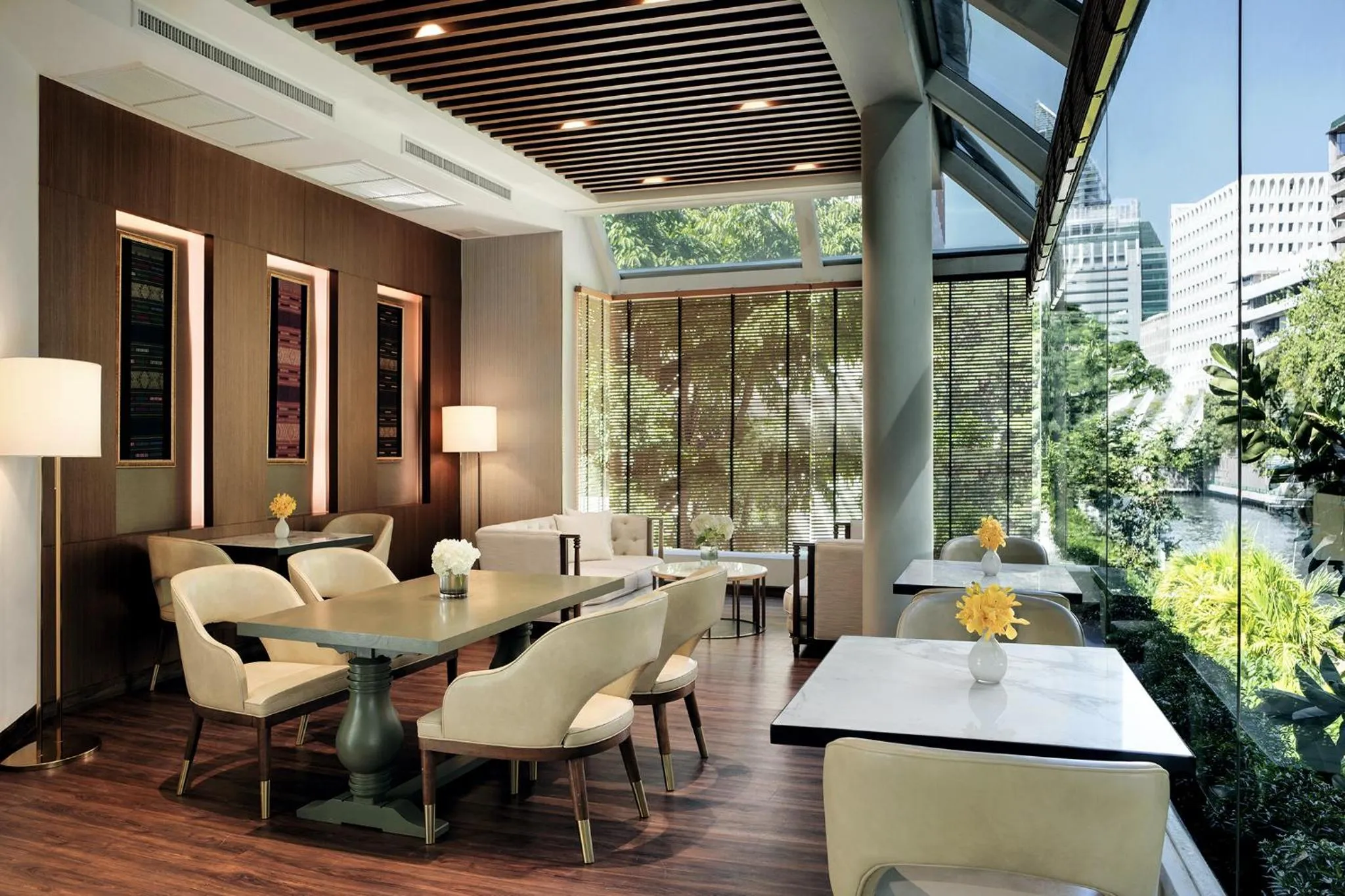 Restaurant/places to eat in Mövenpick BDMS Wellness Resort Bangkok