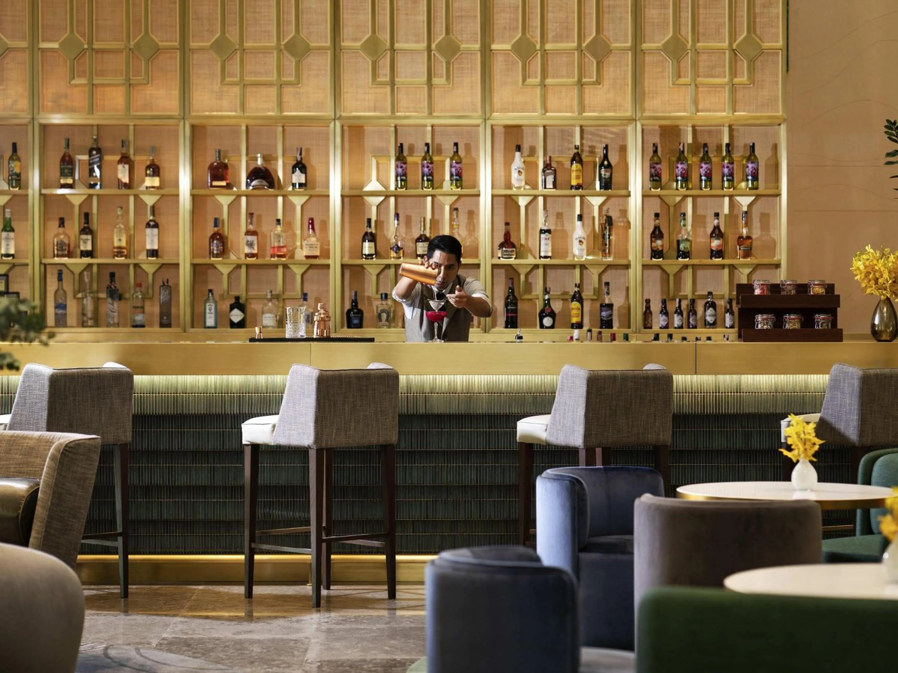 Lounge or bar in Mövenpick BDMS Wellness Resort Bangkok