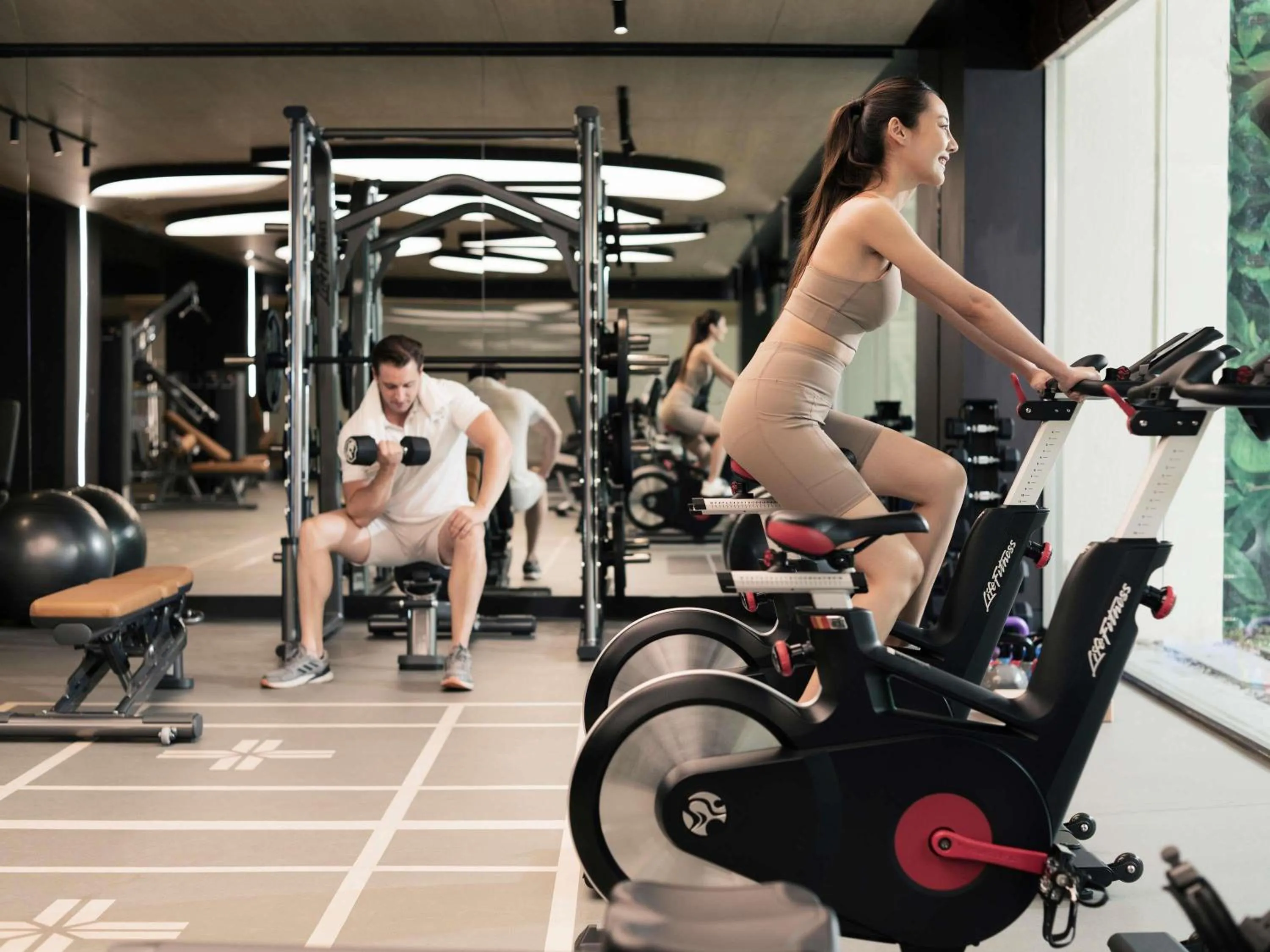 Fitness centre/facilities in Mövenpick BDMS Wellness Resort Bangkok