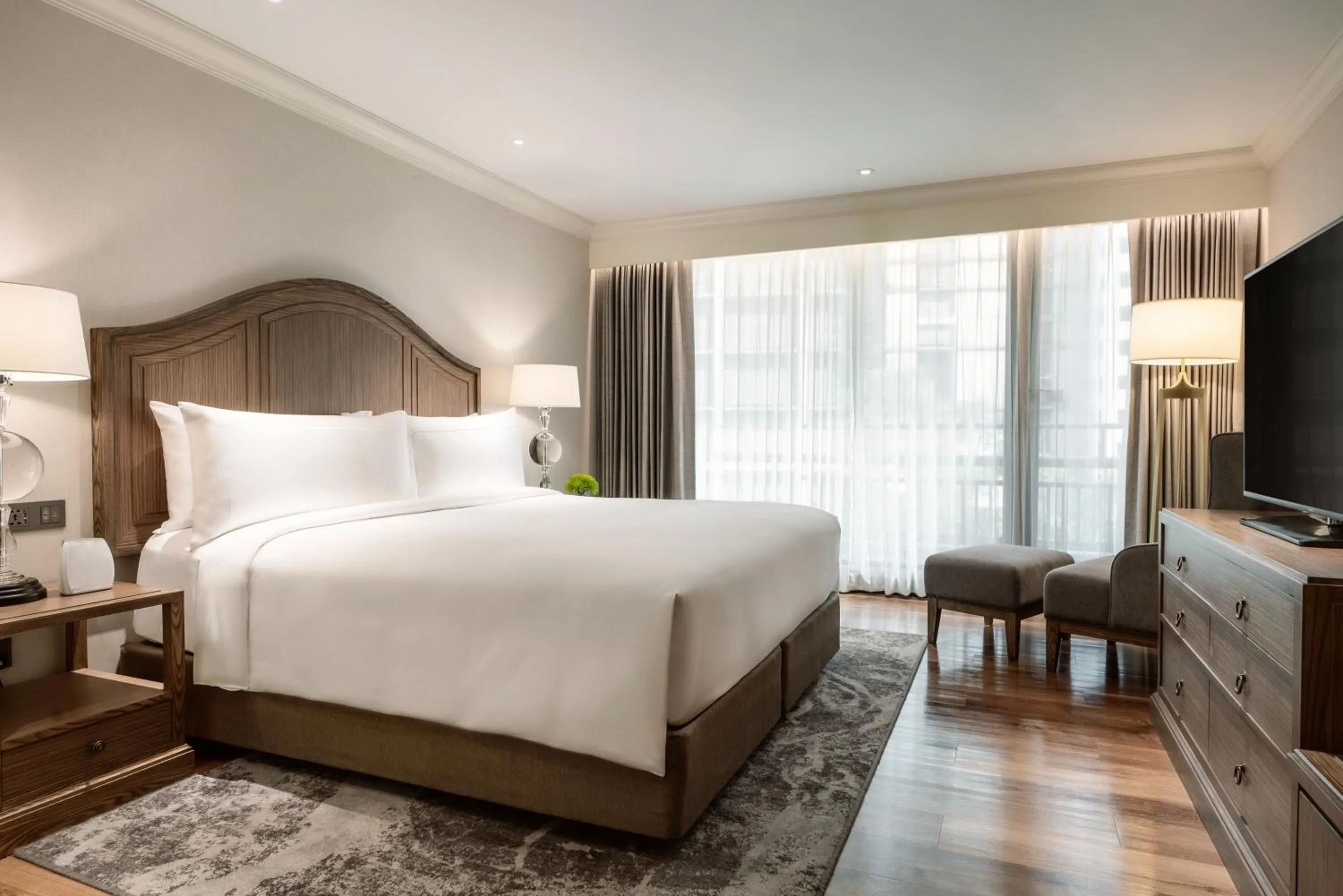 Bed in Mövenpick BDMS Wellness Resort Bangkok