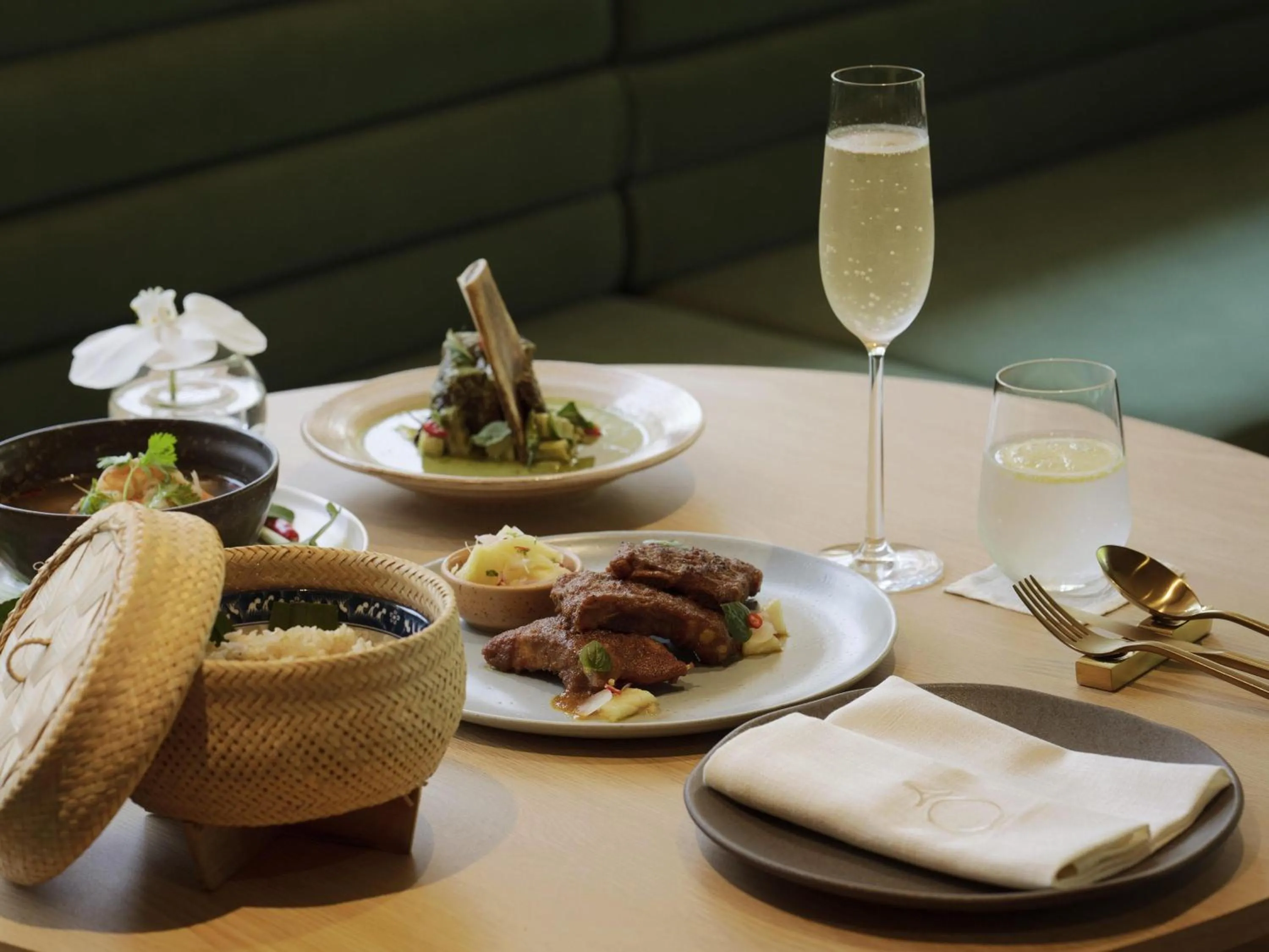 Restaurant/places to eat in Mövenpick BDMS Wellness Resort Bangkok