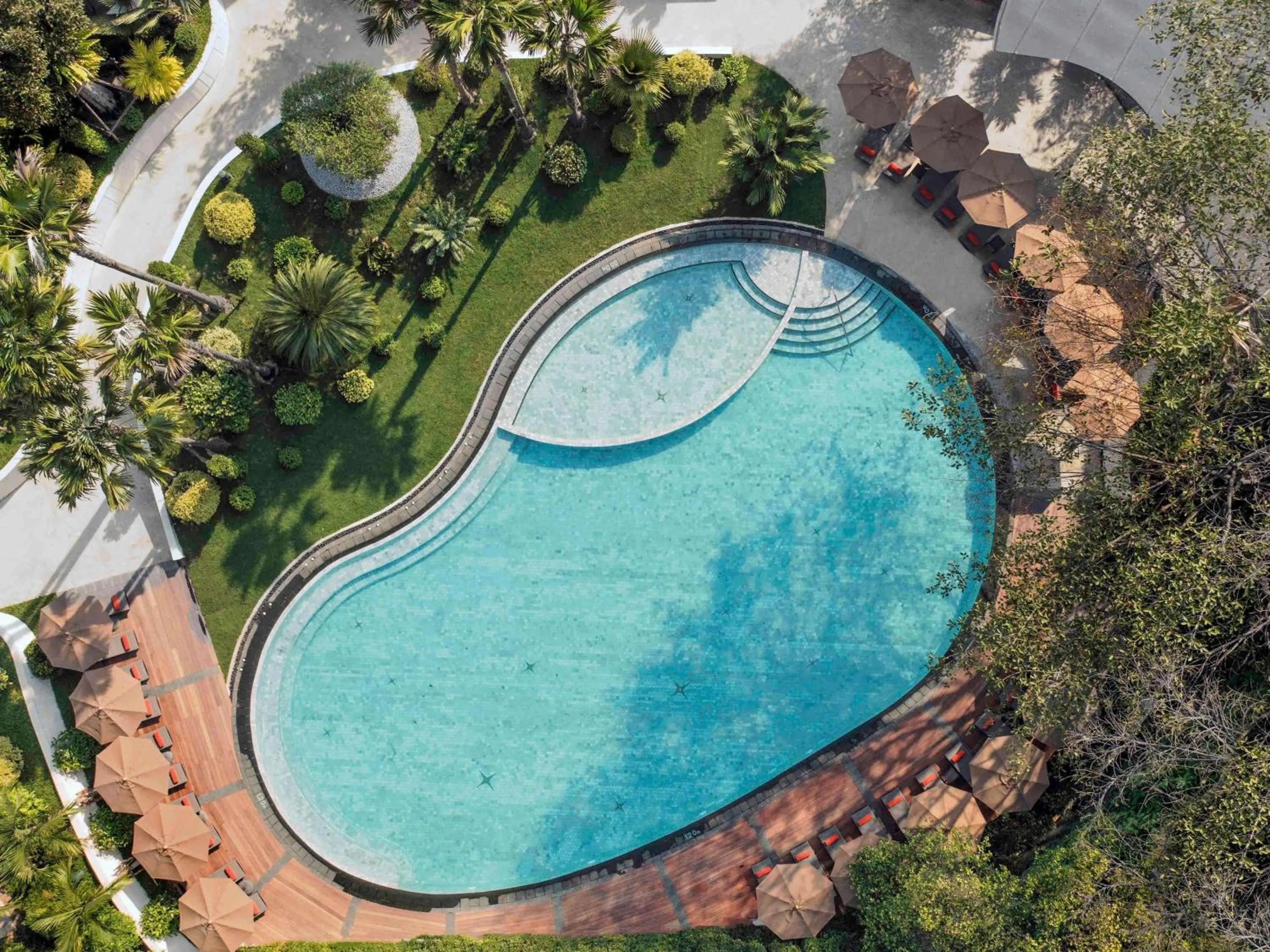 Property building in Mövenpick BDMS Wellness Resort Bangkok