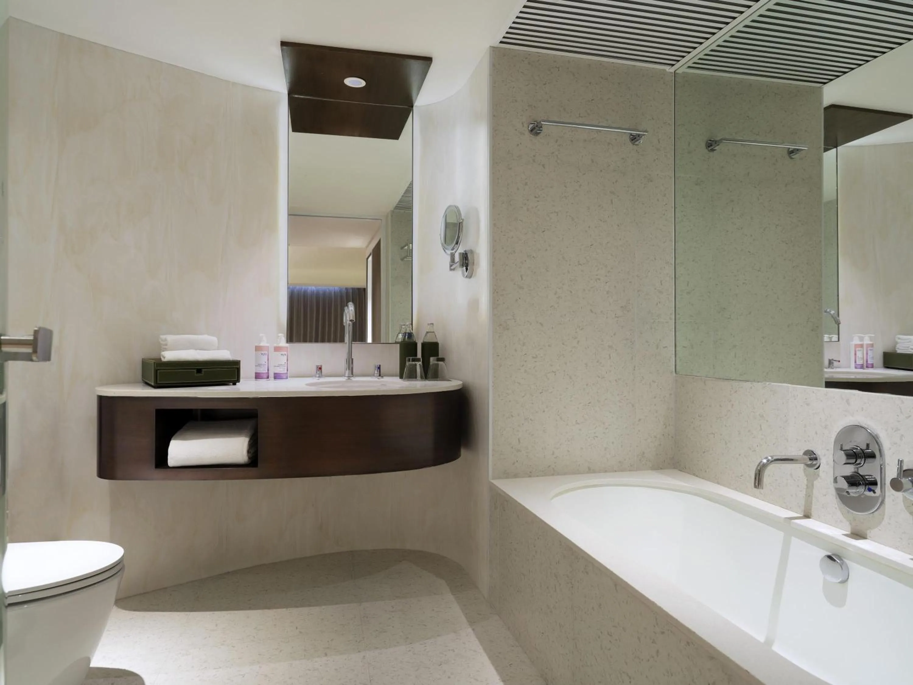 Bedroom in Mövenpick BDMS Wellness Resort Bangkok