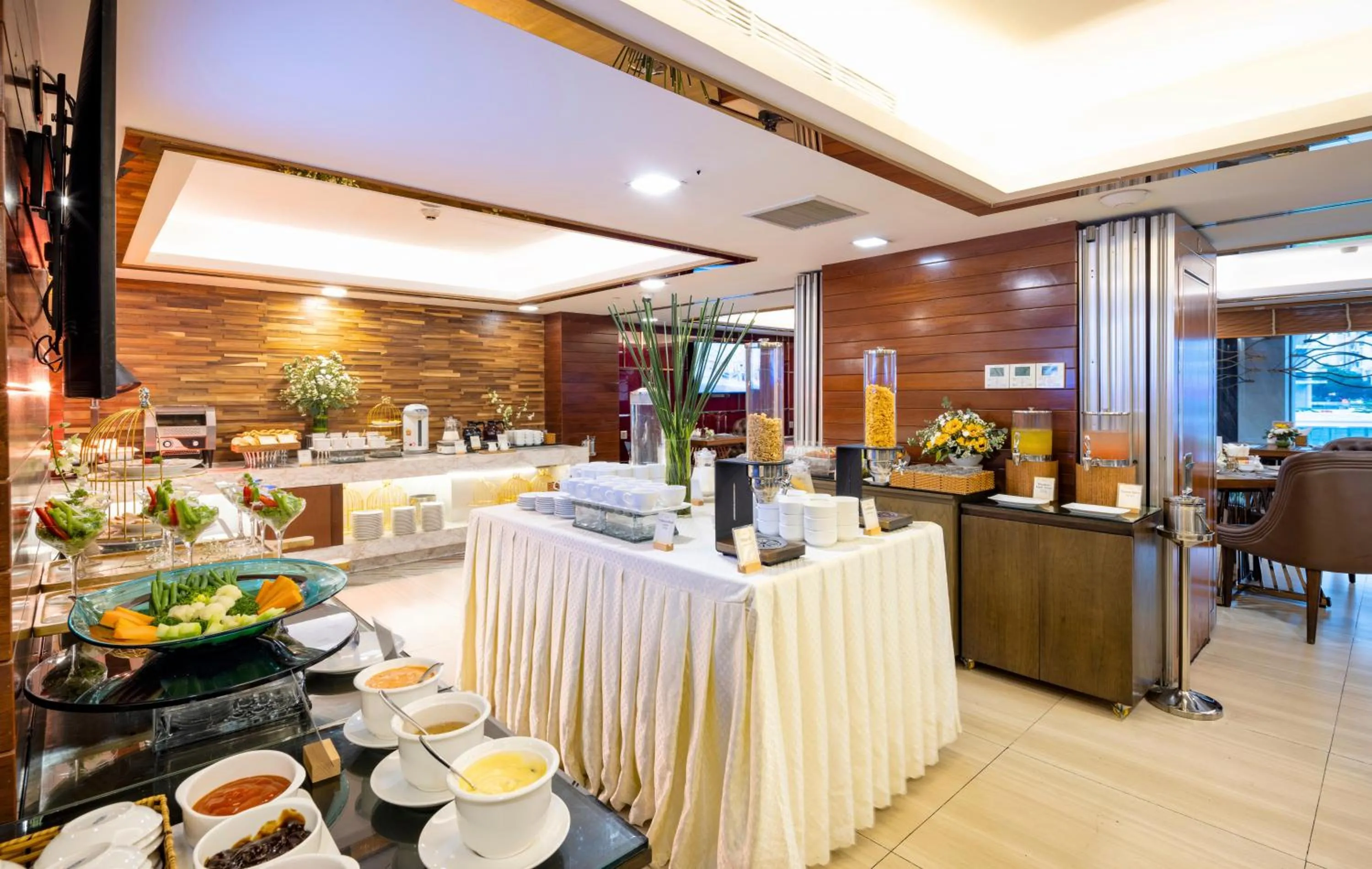 Restaurant/places to eat in Winsuites Saigon Hotel