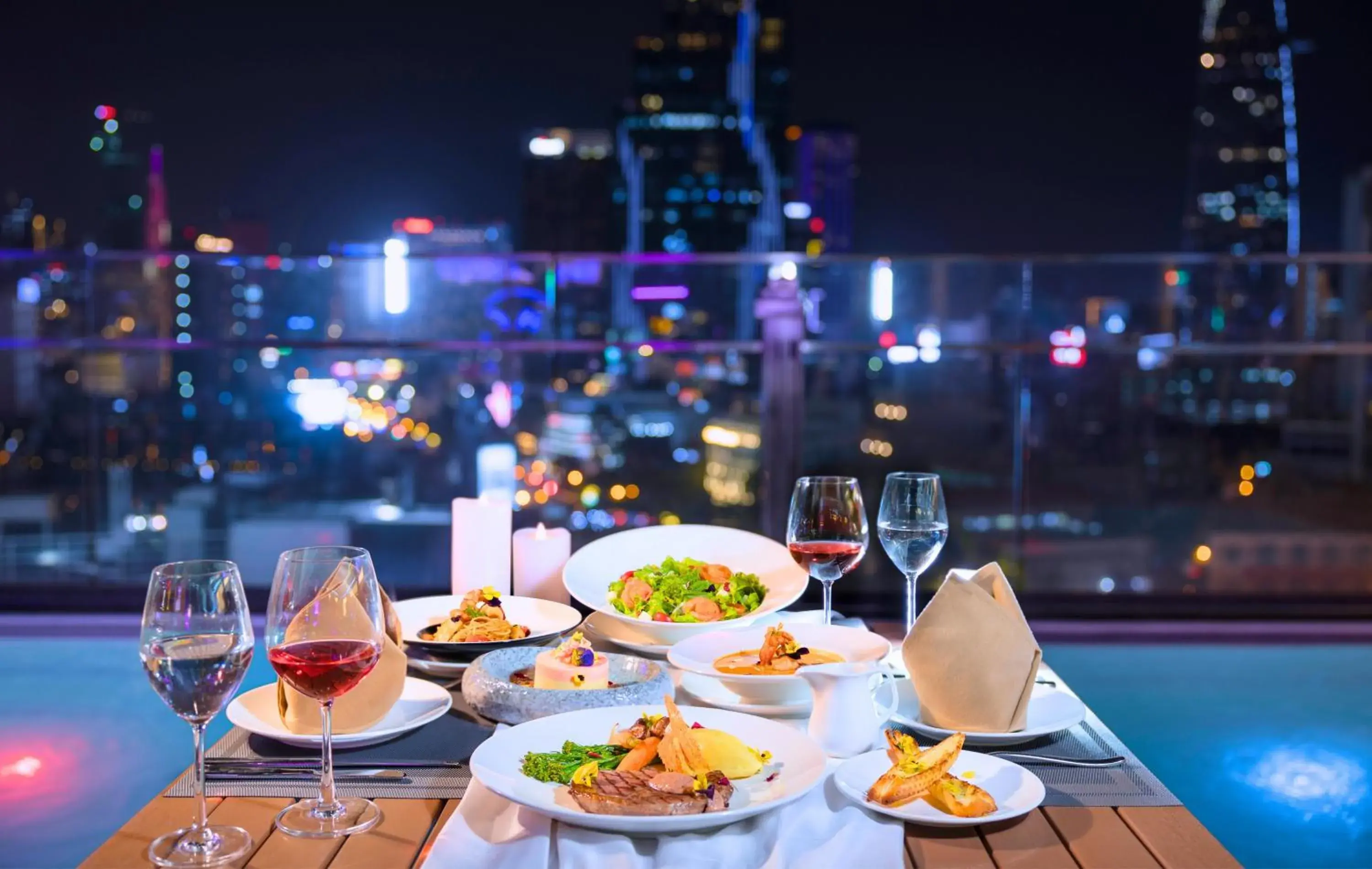 Lounge or bar in Winsuites Saigon Hotel Lounge or bar in Winsuites Saigon Hotel