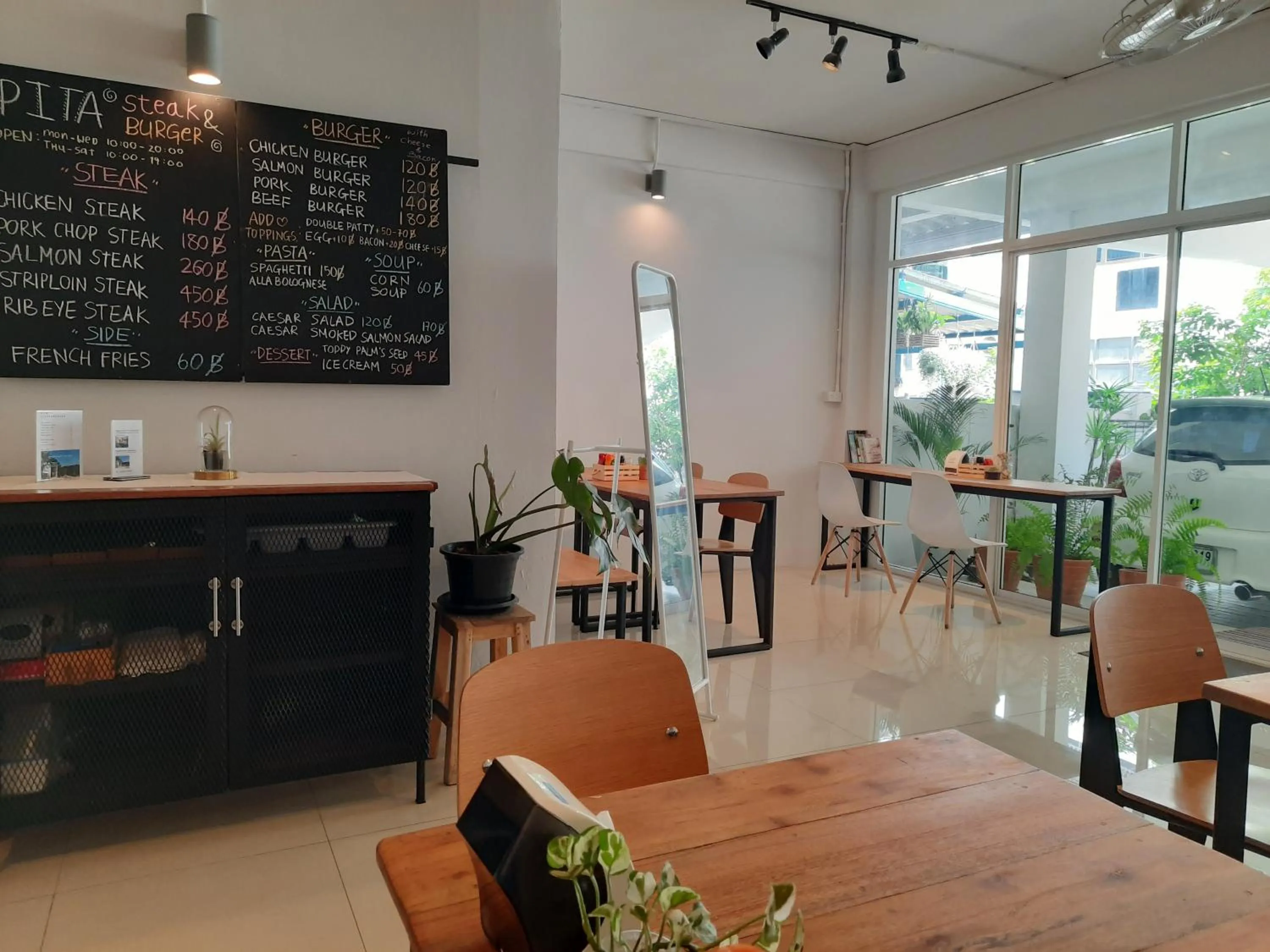 Pingplalee Female House