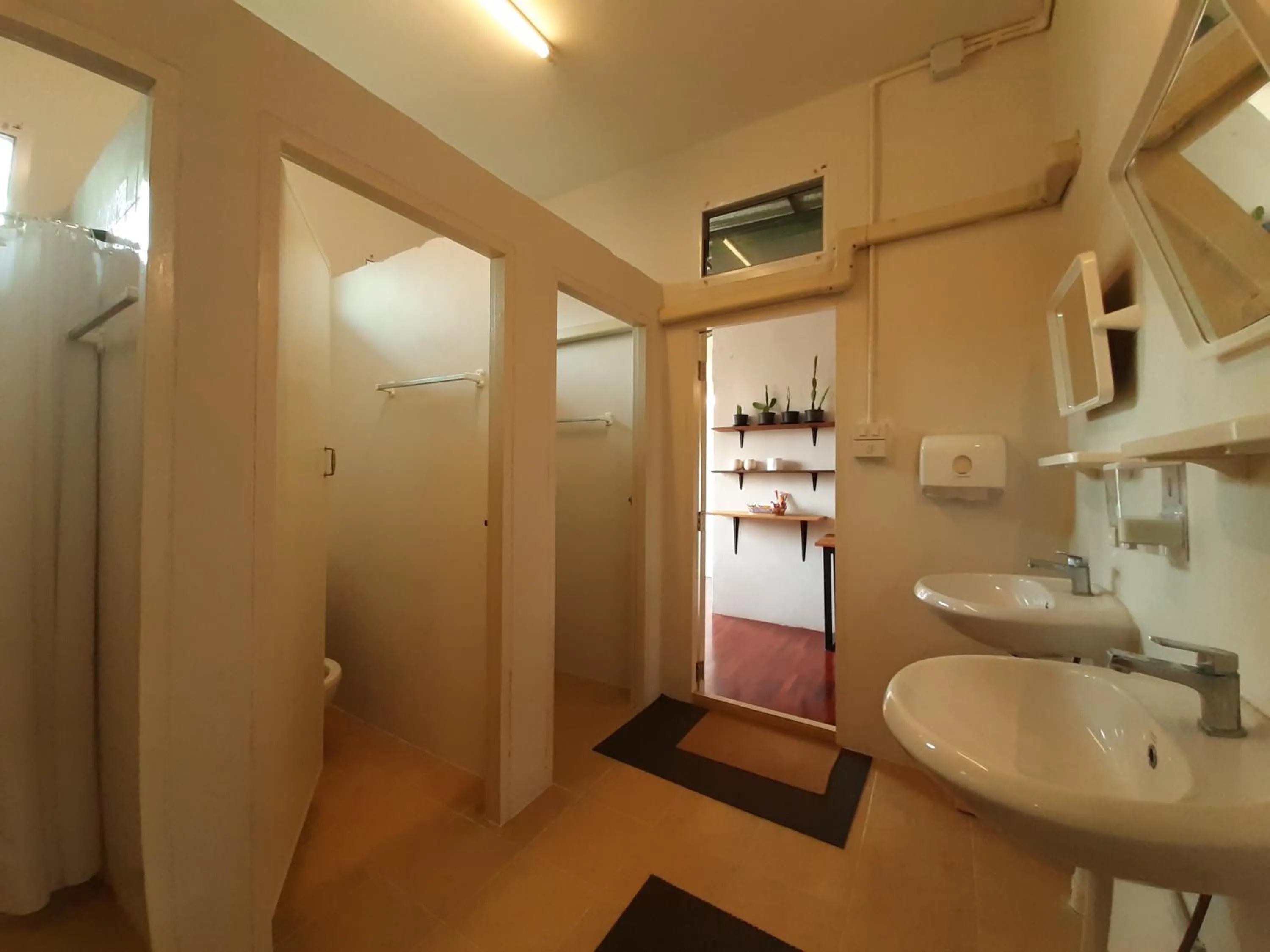 Pingplalee Female House