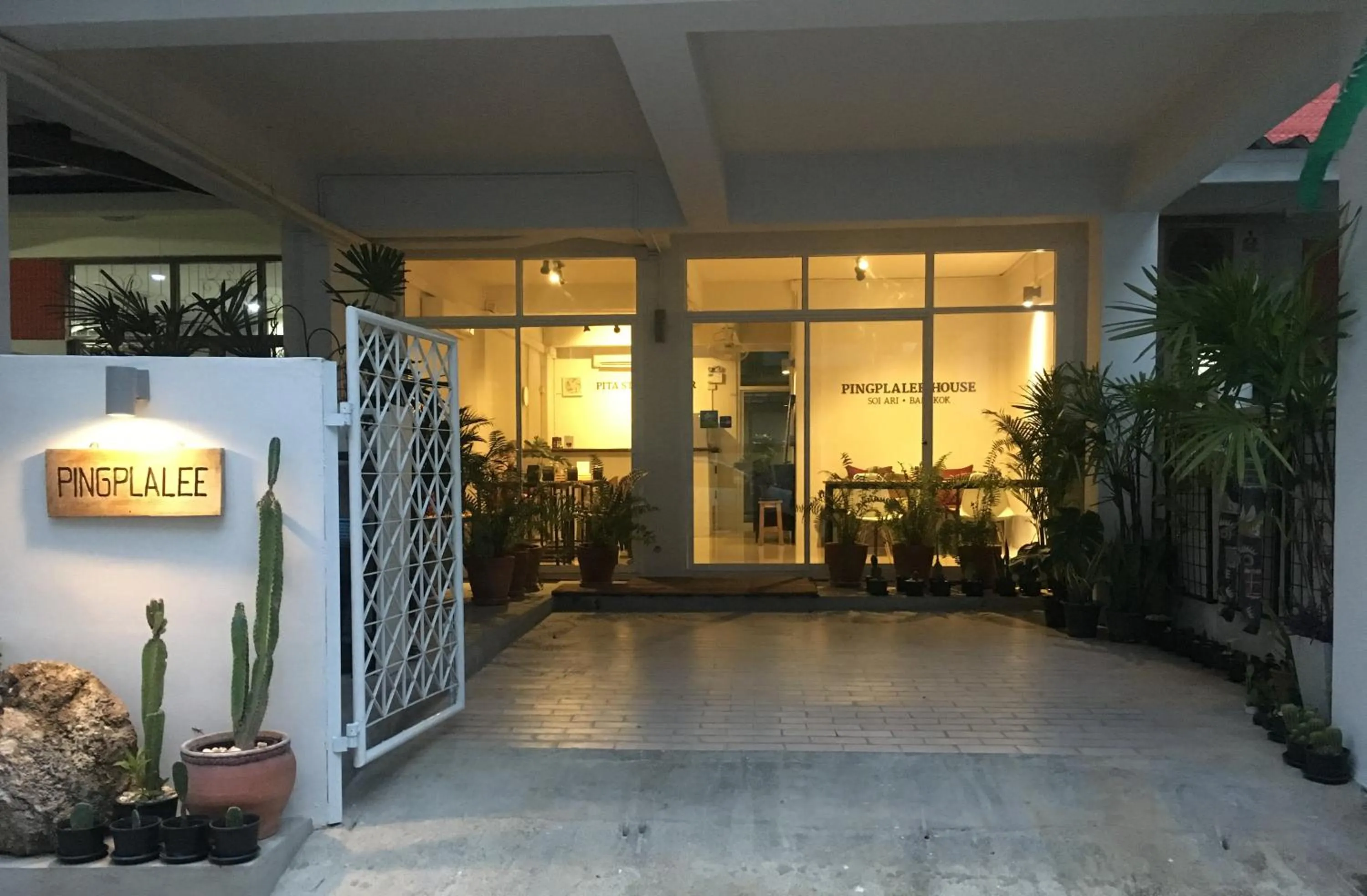 Facade/entrance in Pingplalee Female House