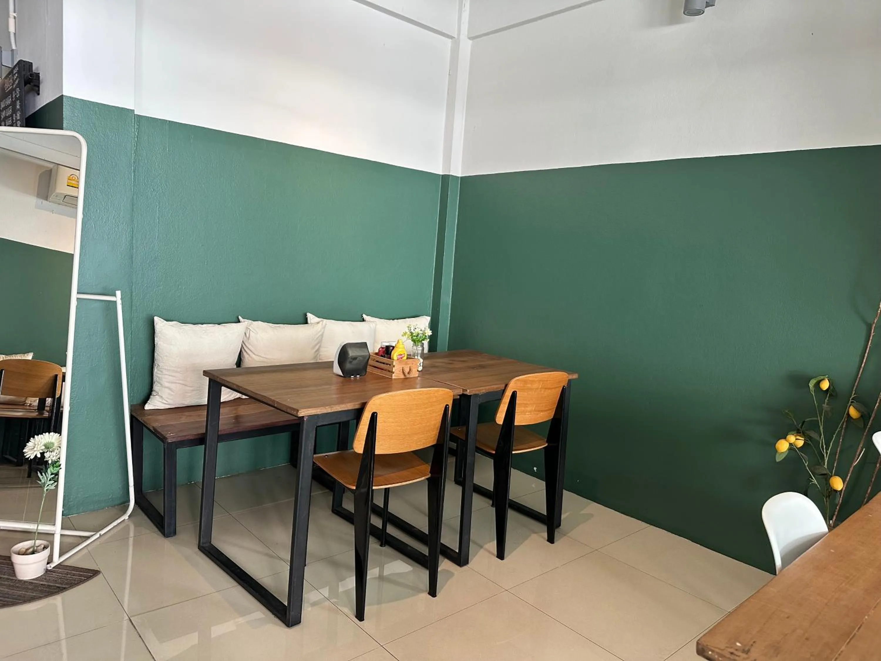 Pingplalee Female House