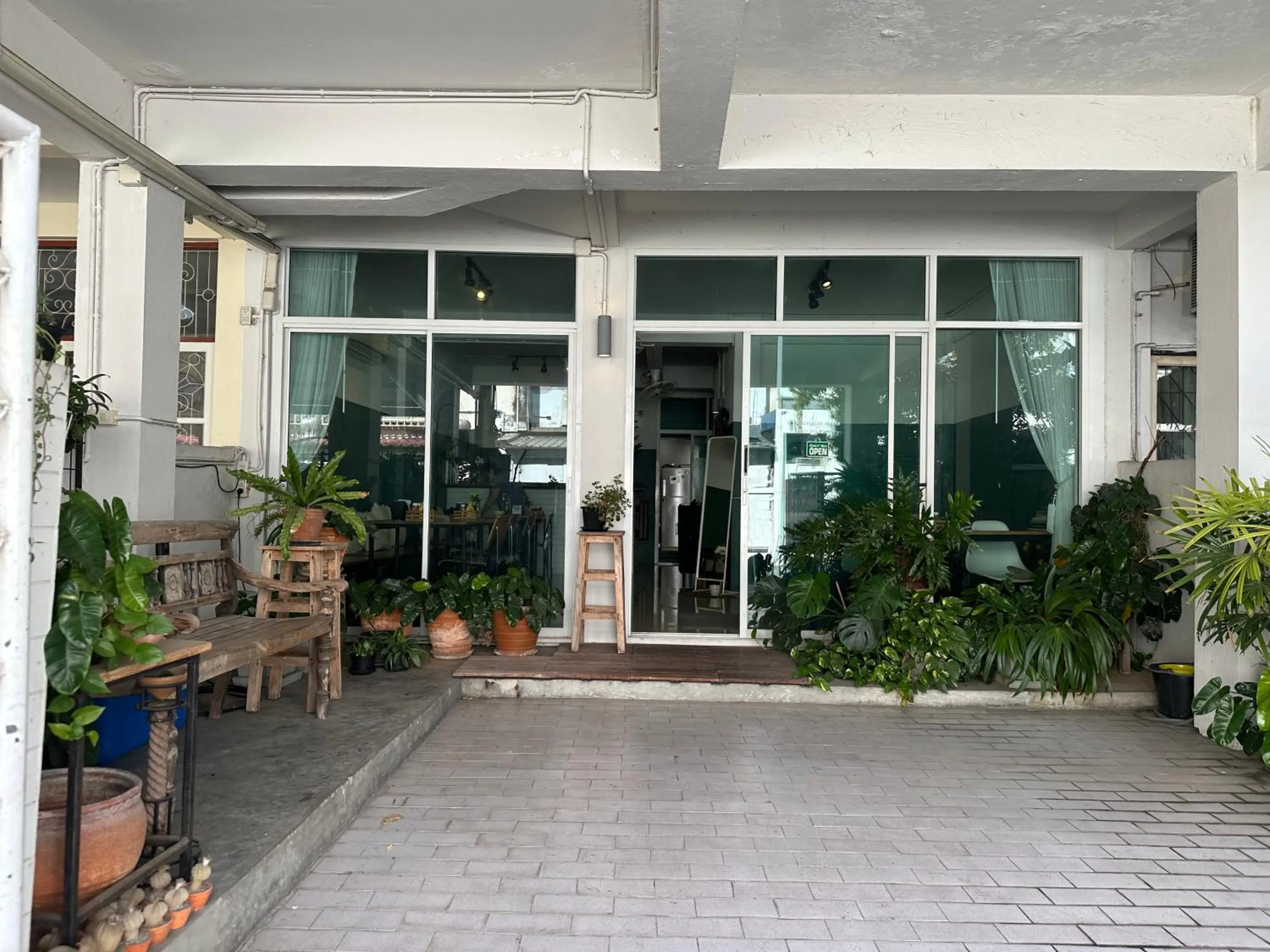 Pingplalee Female House