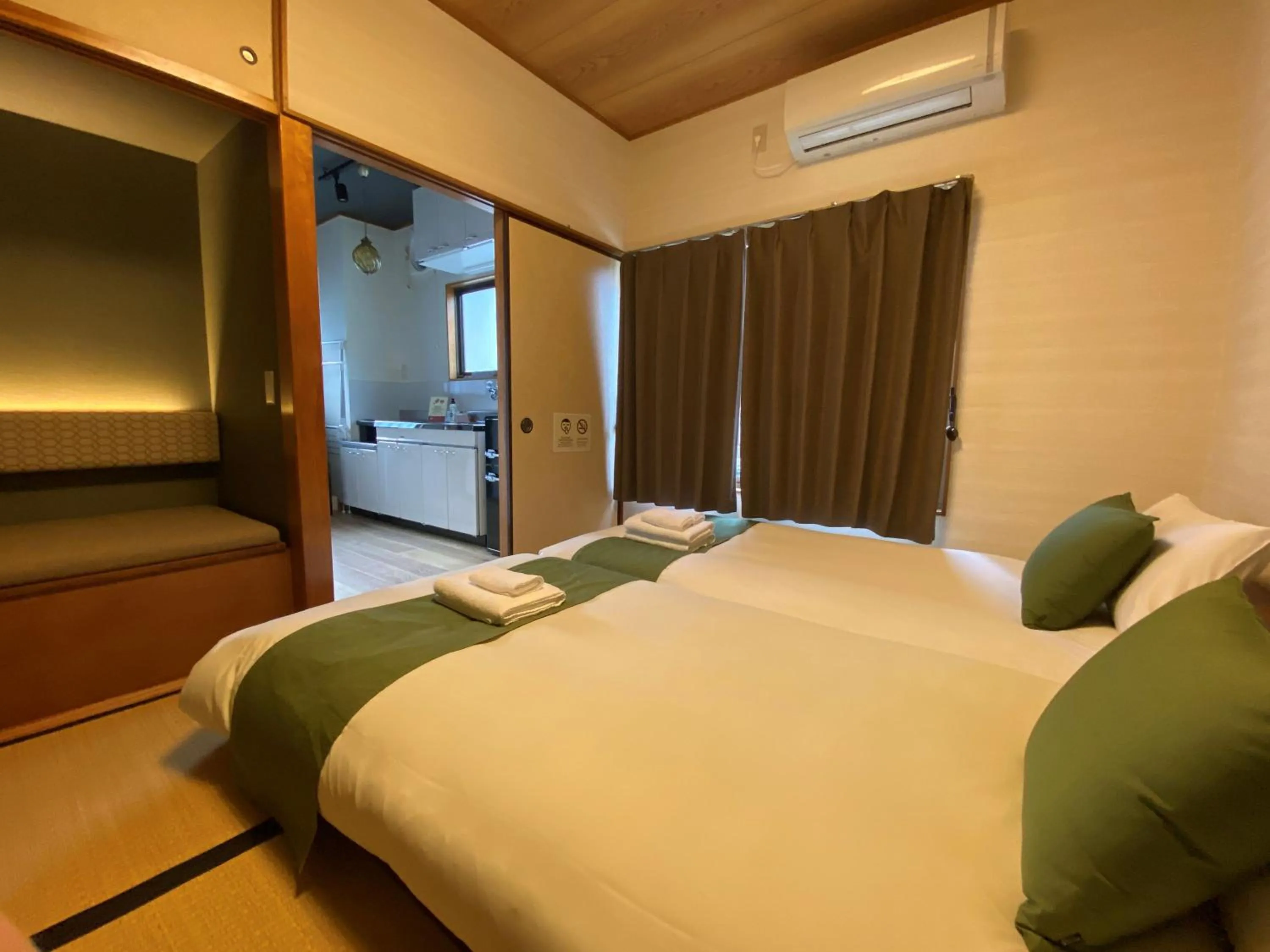 Bedroom, Bed in Kagurazaka Retro BAR & HOTEL