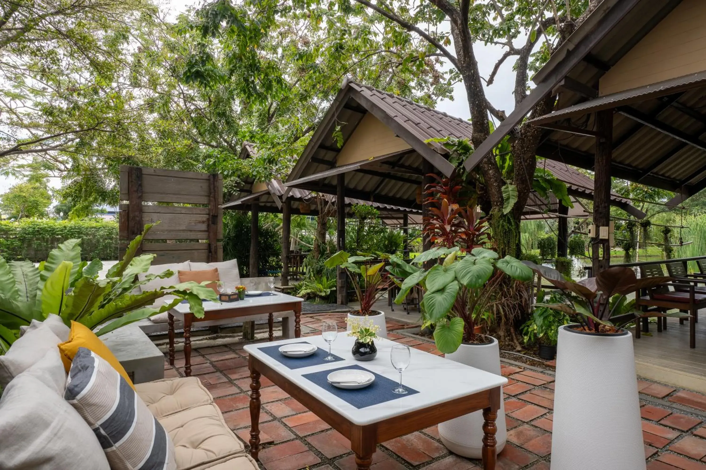 Restaurant/places to eat in Ploen Pirom Restaurant/places to eat in Ploen Pirom