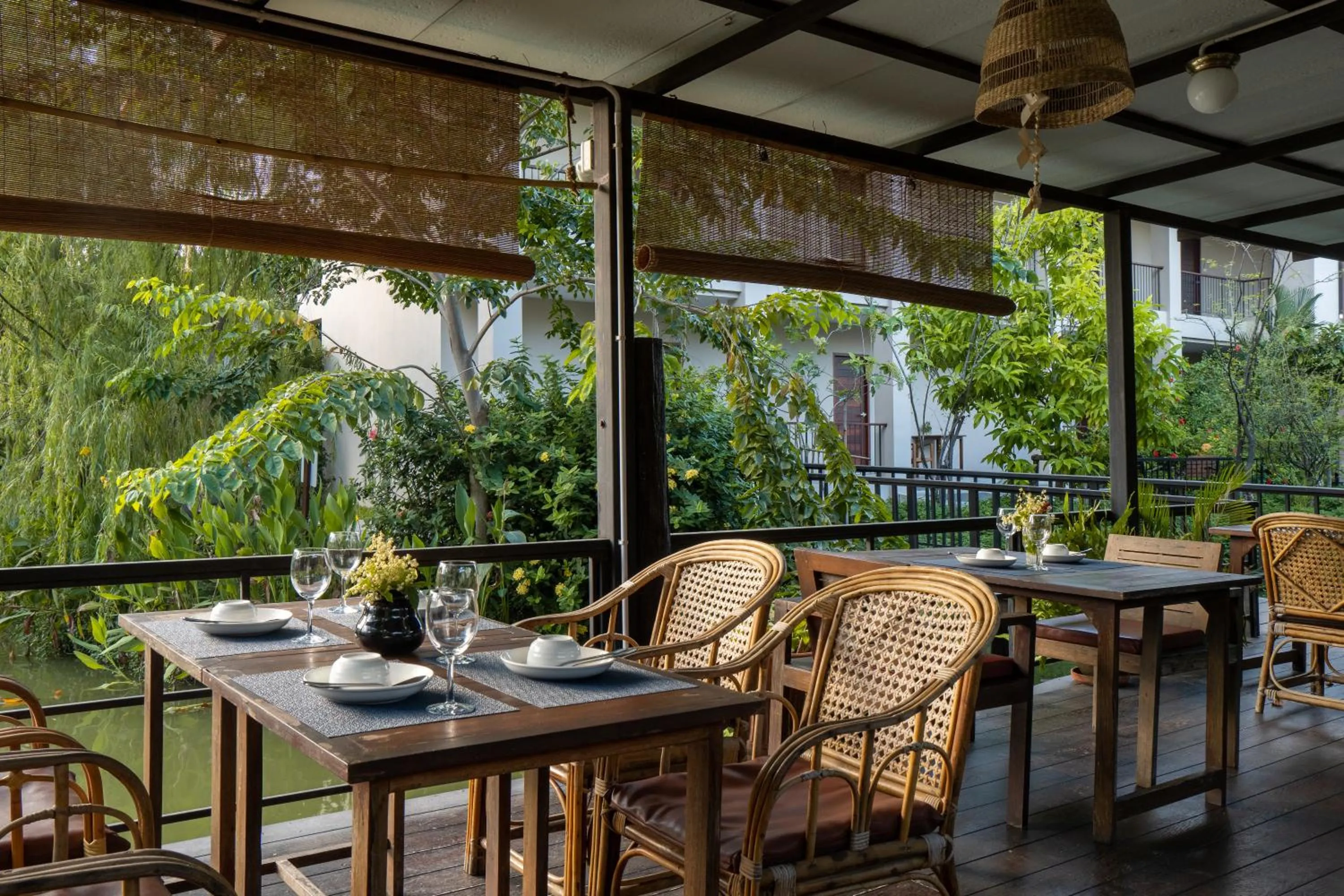 Restaurant/places to eat in Ploen Pirom