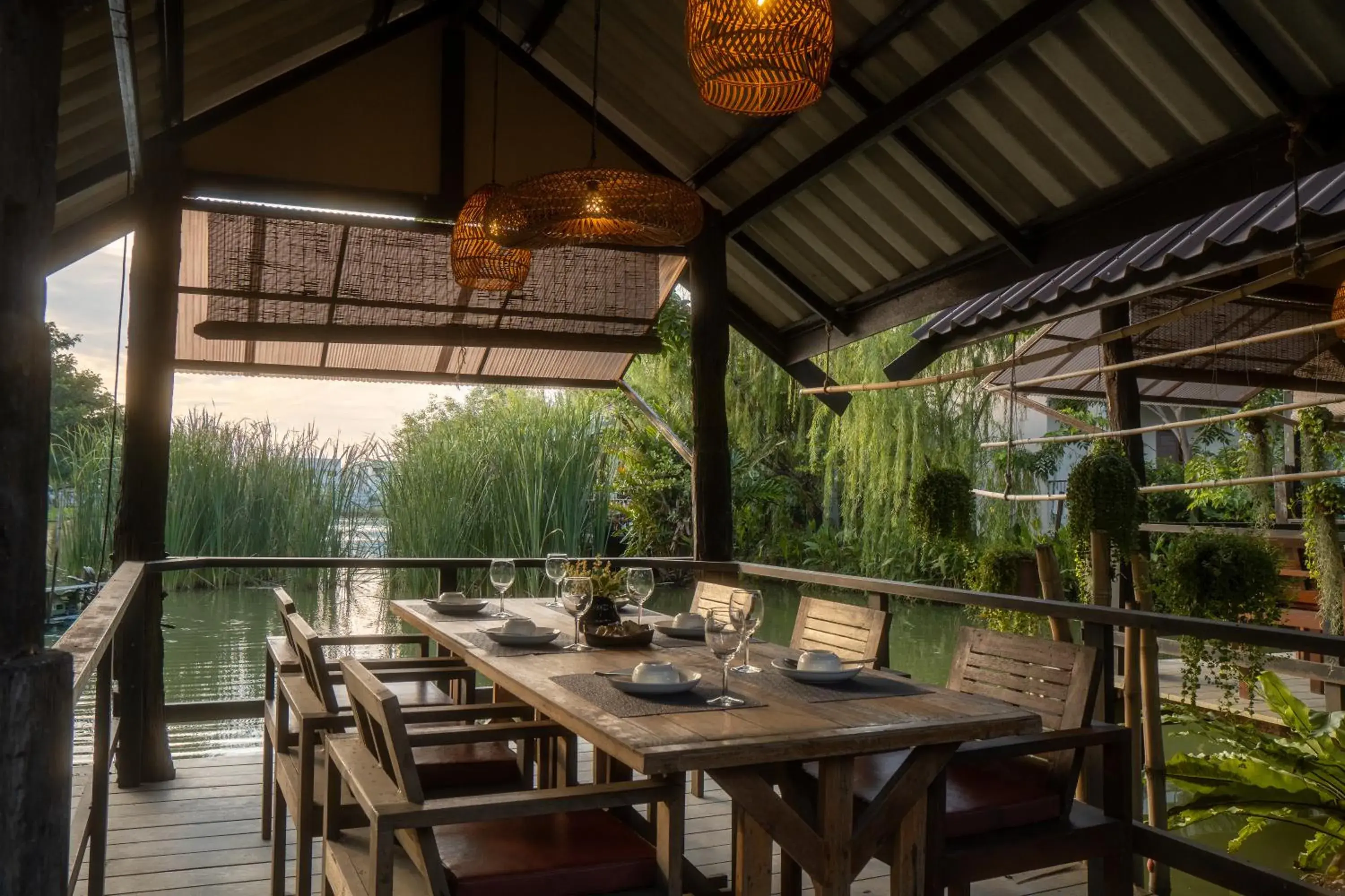 Restaurant/places to eat in Ploen Pirom Restaurant/places to eat in Ploen Pirom