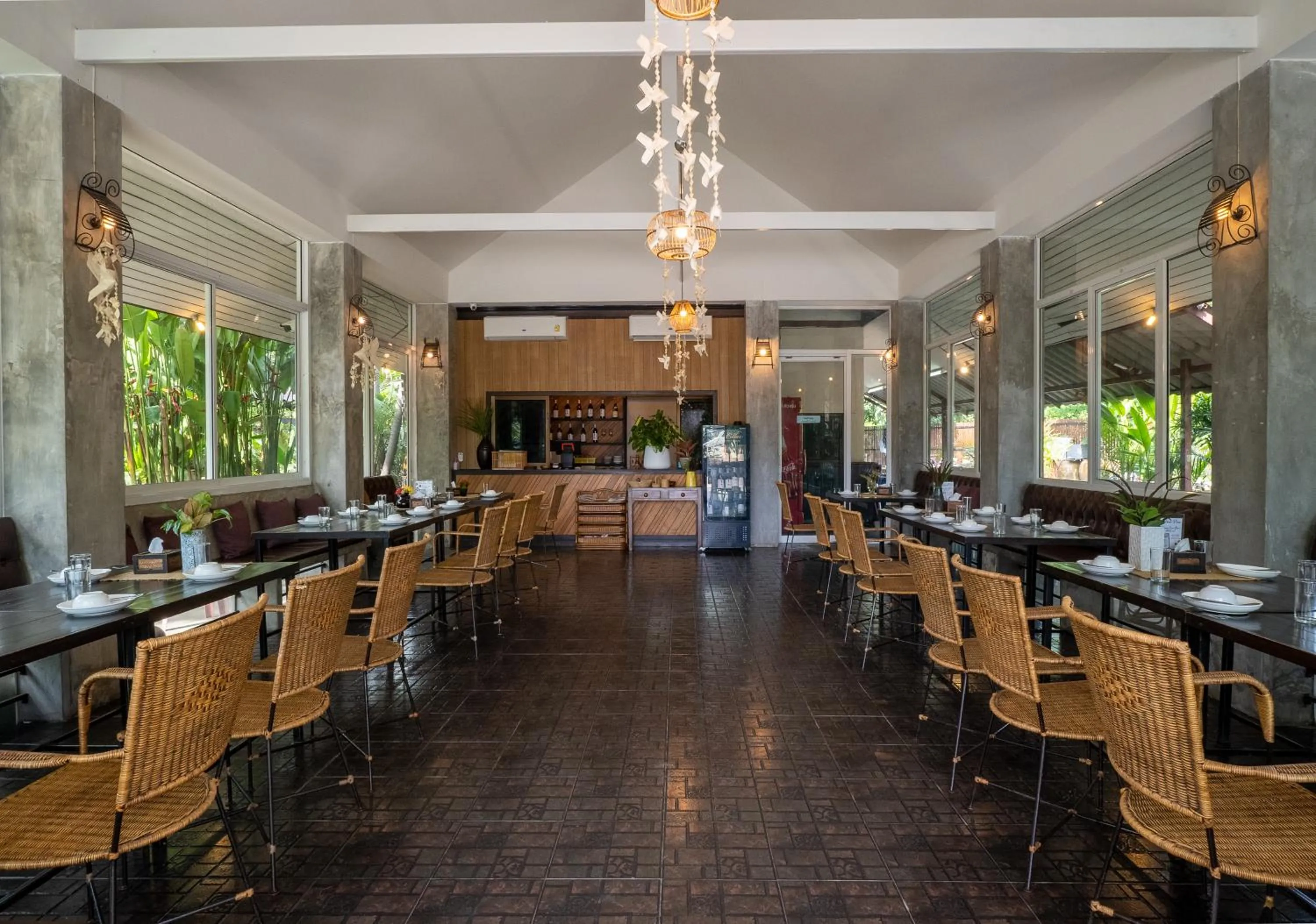 Restaurant/places to eat in Ploen Pirom