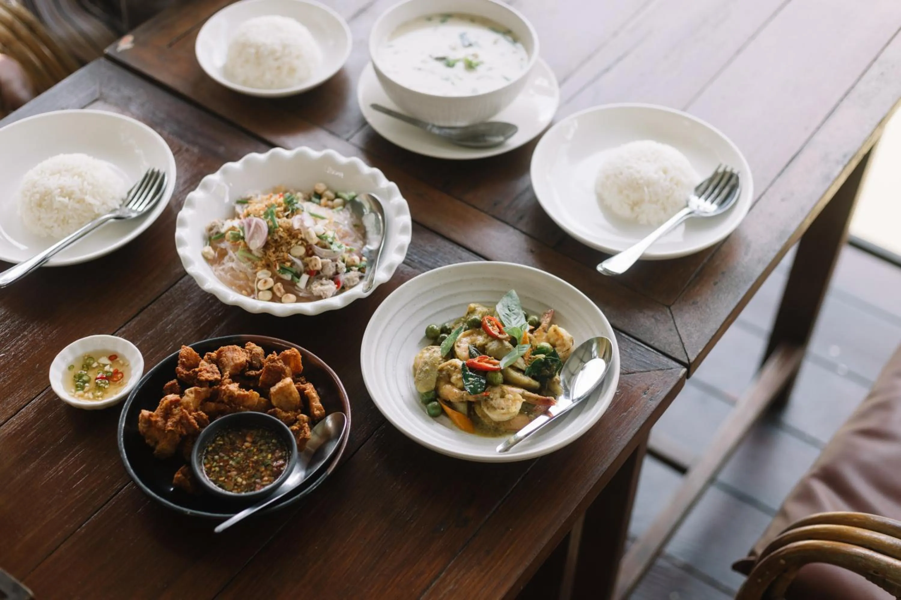 Restaurant/places to eat in Ploen Pirom