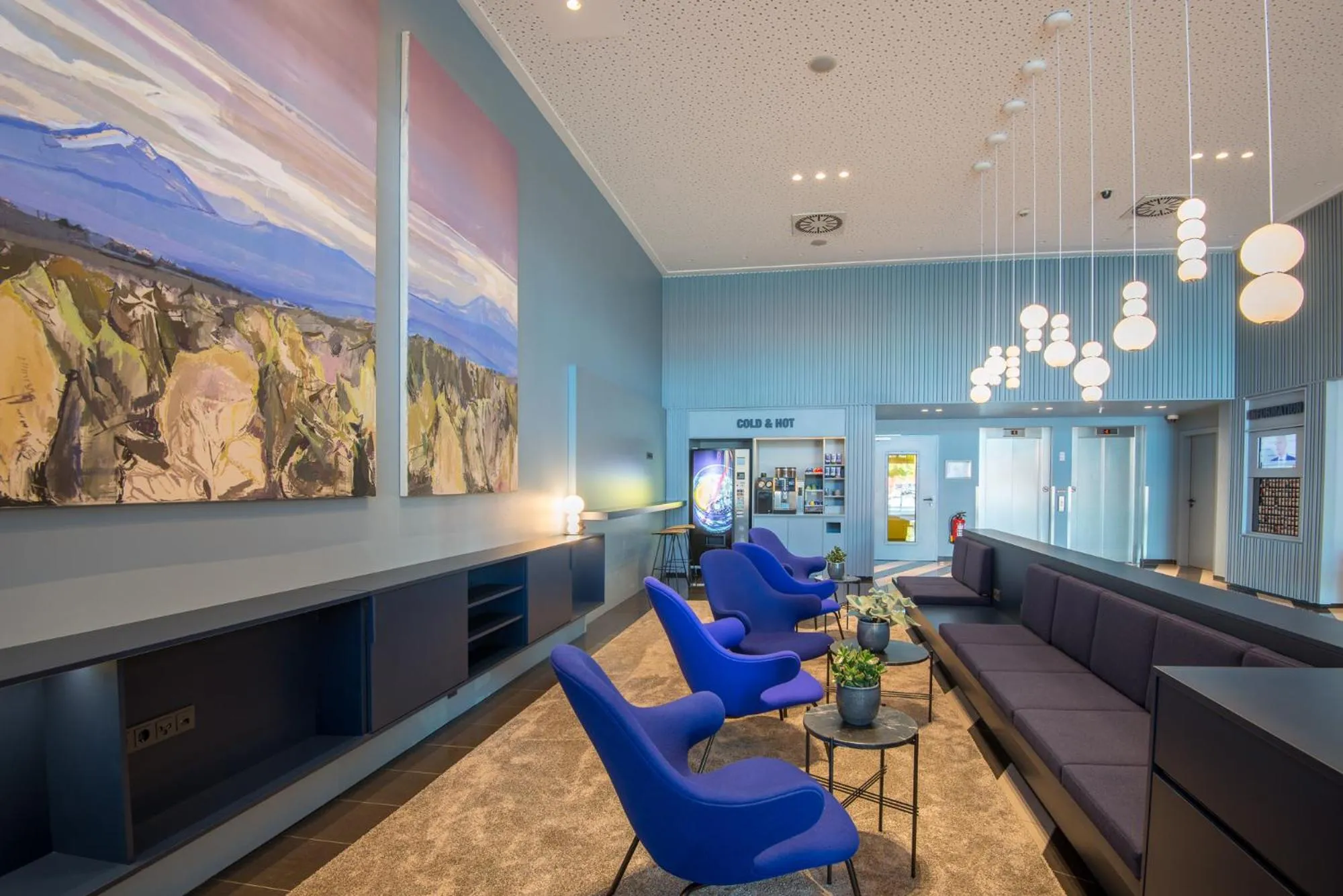 Lobby or reception in Stay2Munich Hotel & Serviced Apartments