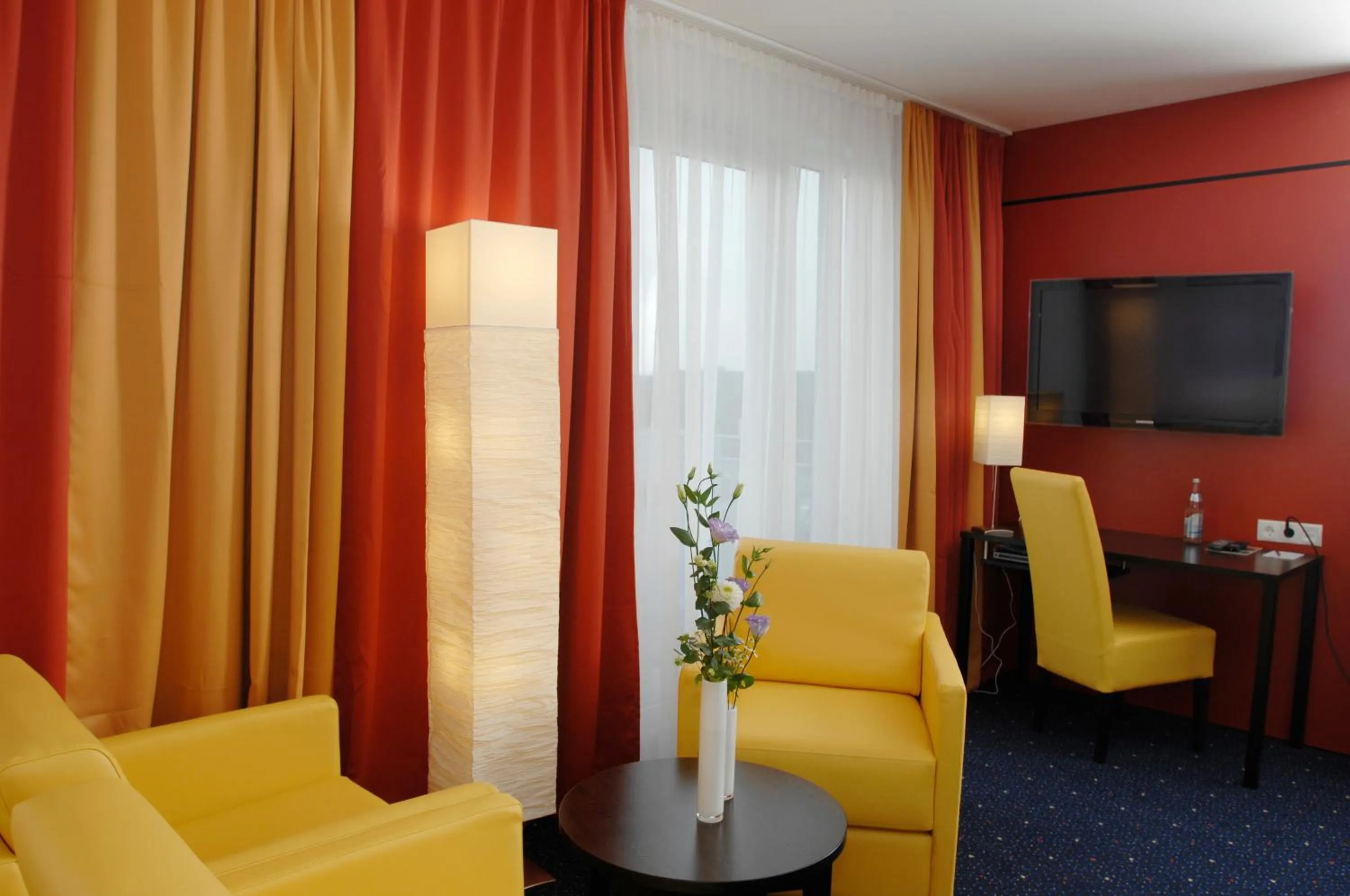TV and multimedia in Stay2Munich Hotel & Serviced Apartments