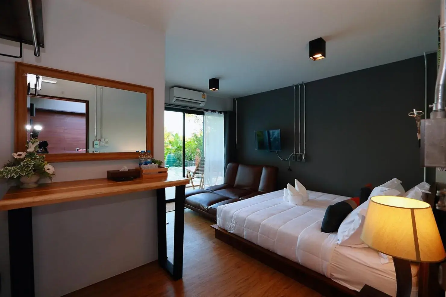 Double Room with Pool View in Canvas Family Home Double Room with Pool View in Canvas Family Home