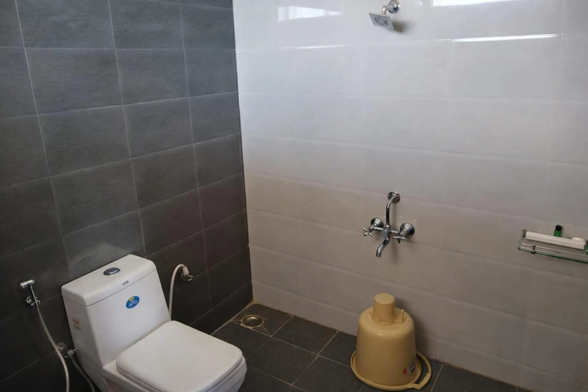 Bathroom in The Bowers Chalet Private Campfire & Lawn BBQ, WIFI, Breakfast Hill Top 360 degree view