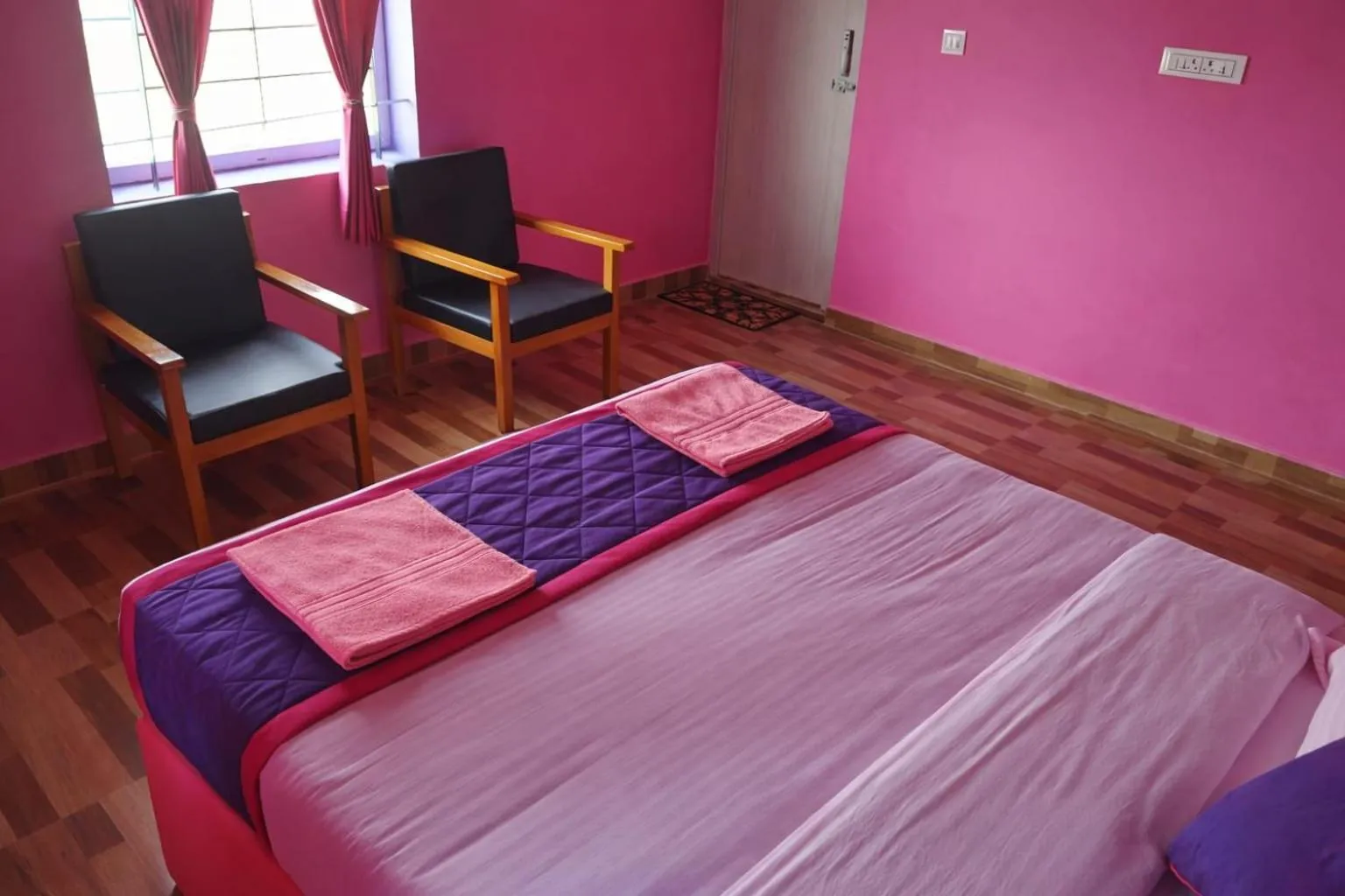 Bedroom, Bed in The Bowers Chalet Private Campfire & Lawn BBQ, WIFI, Breakfast Hill Top 360 degree view