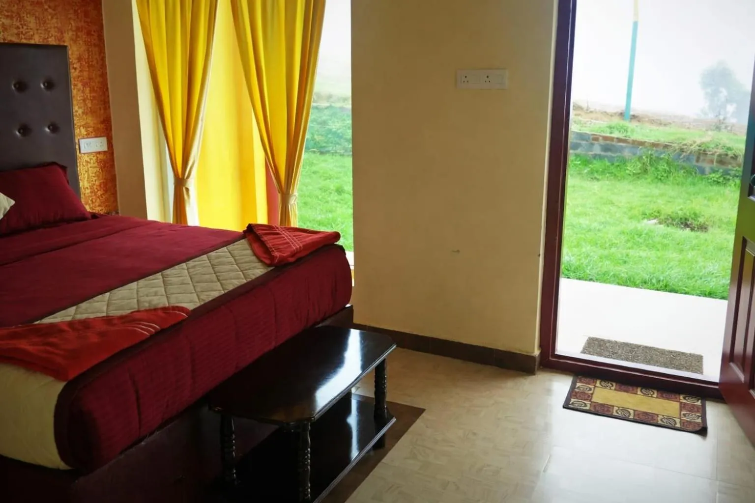 Bedroom, Bed in The Bowers Chalet Private Campfire & Lawn BBQ, WIFI, Breakfast Hill Top 360 degree view